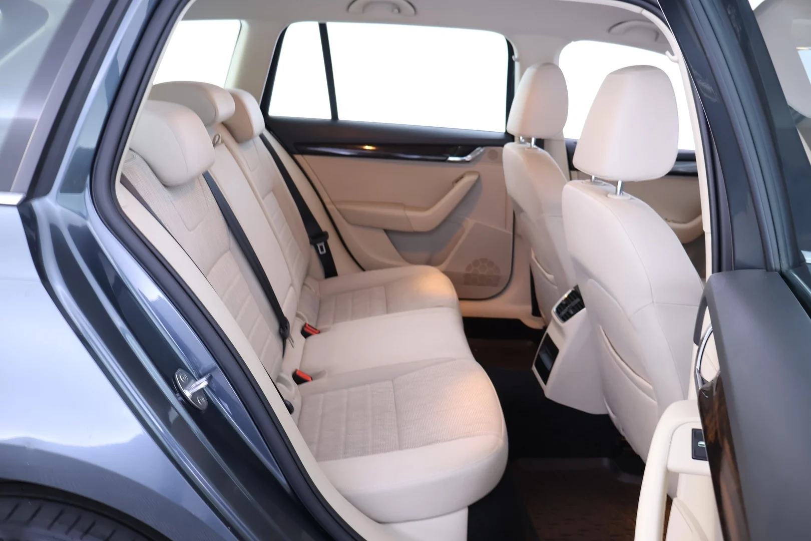 Car Image - 11evL9As9G7FtYt0RUoFS3