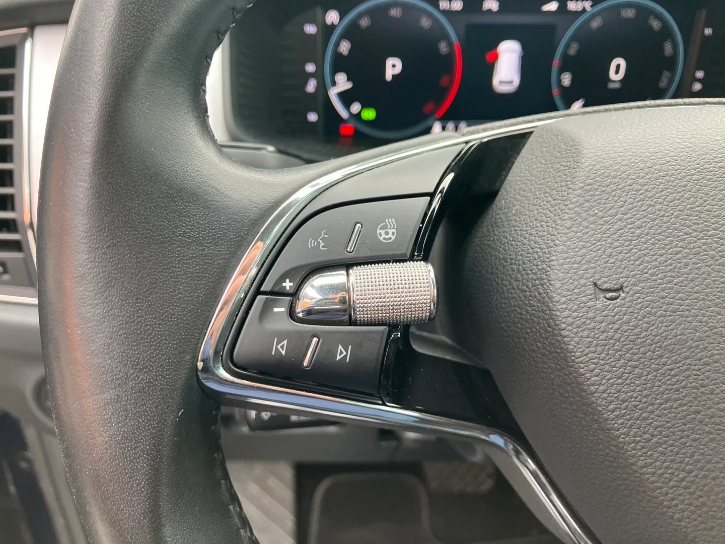 Car Image - FZcZmBvXsrdqV9vLdm3NM