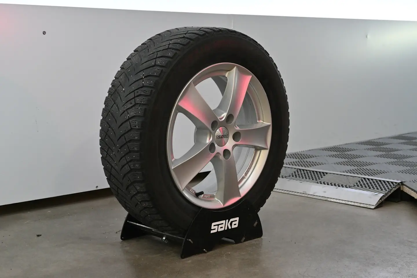 Car Image - 6CYiivnPxrrJjA8Qp4qq6s