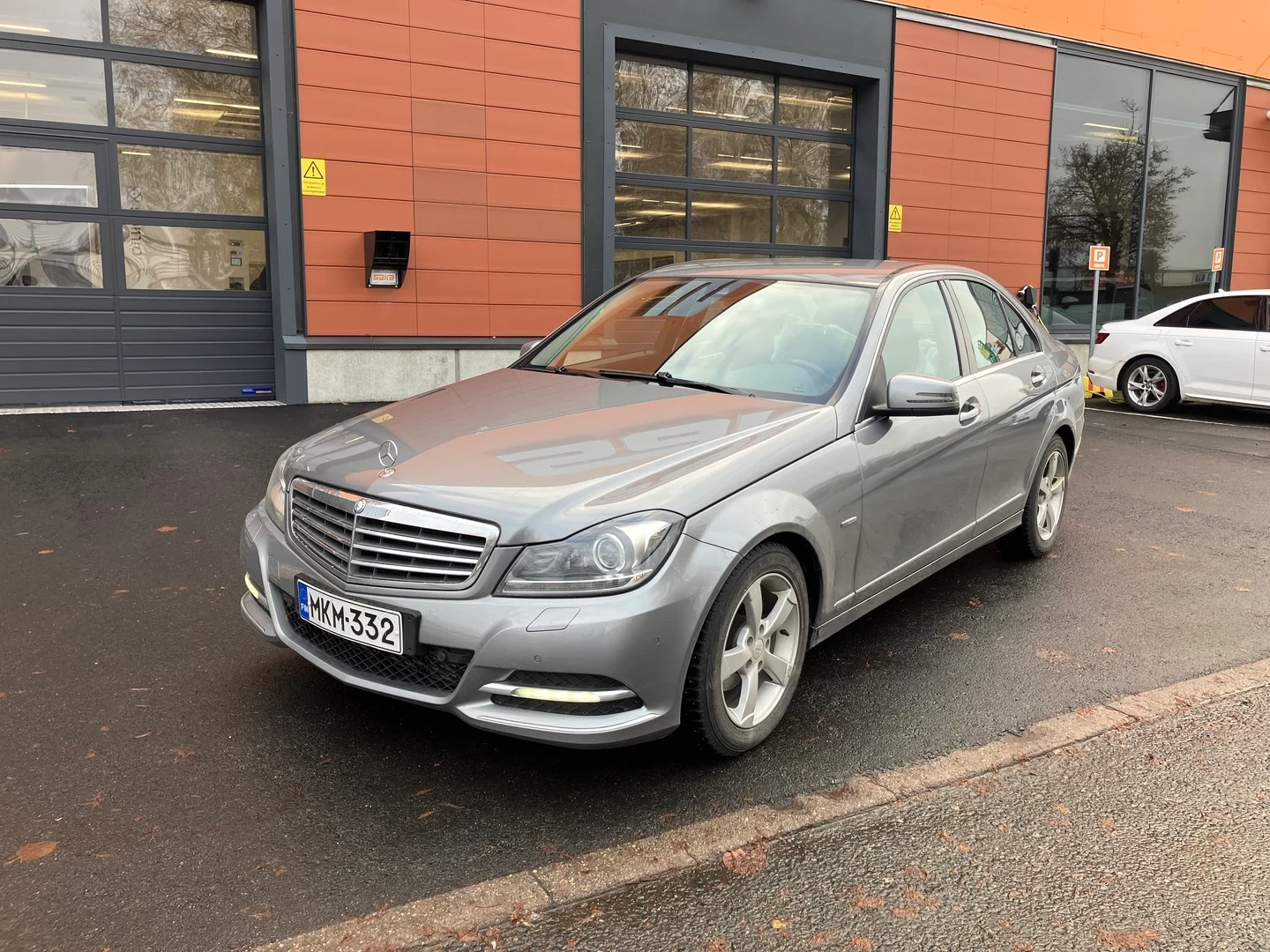 Car Image - 52kPG4AMbWgUFP83wIx5E1