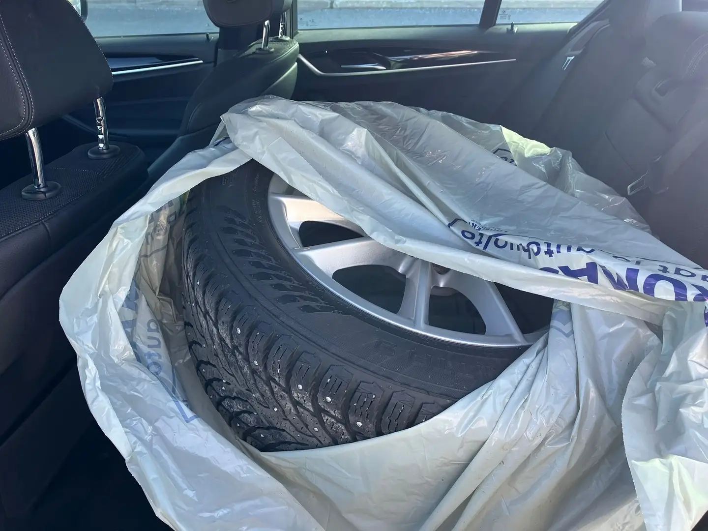 Car Image - 6Bqfnezy7MXfsftcMvDym6