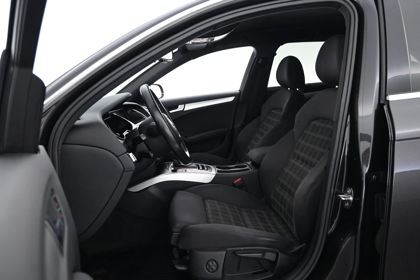 Car Image - 4zlEQ6A8j4cBdgDdWbGOEe