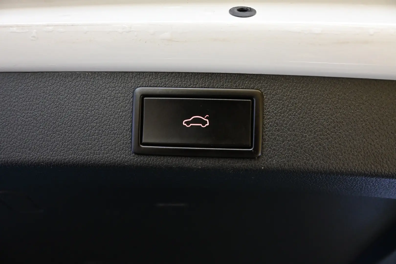 Car Image - 6LrKMFi4wGZUD7guYhlAtU