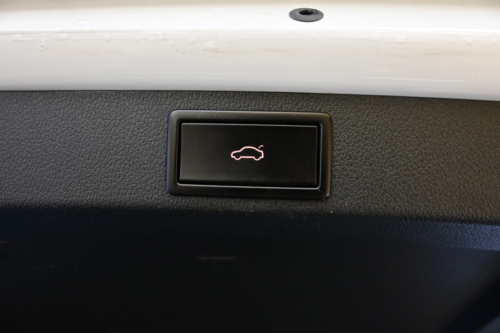 Car Image - 6LrKMFi4wGZUD7guYhlAtU