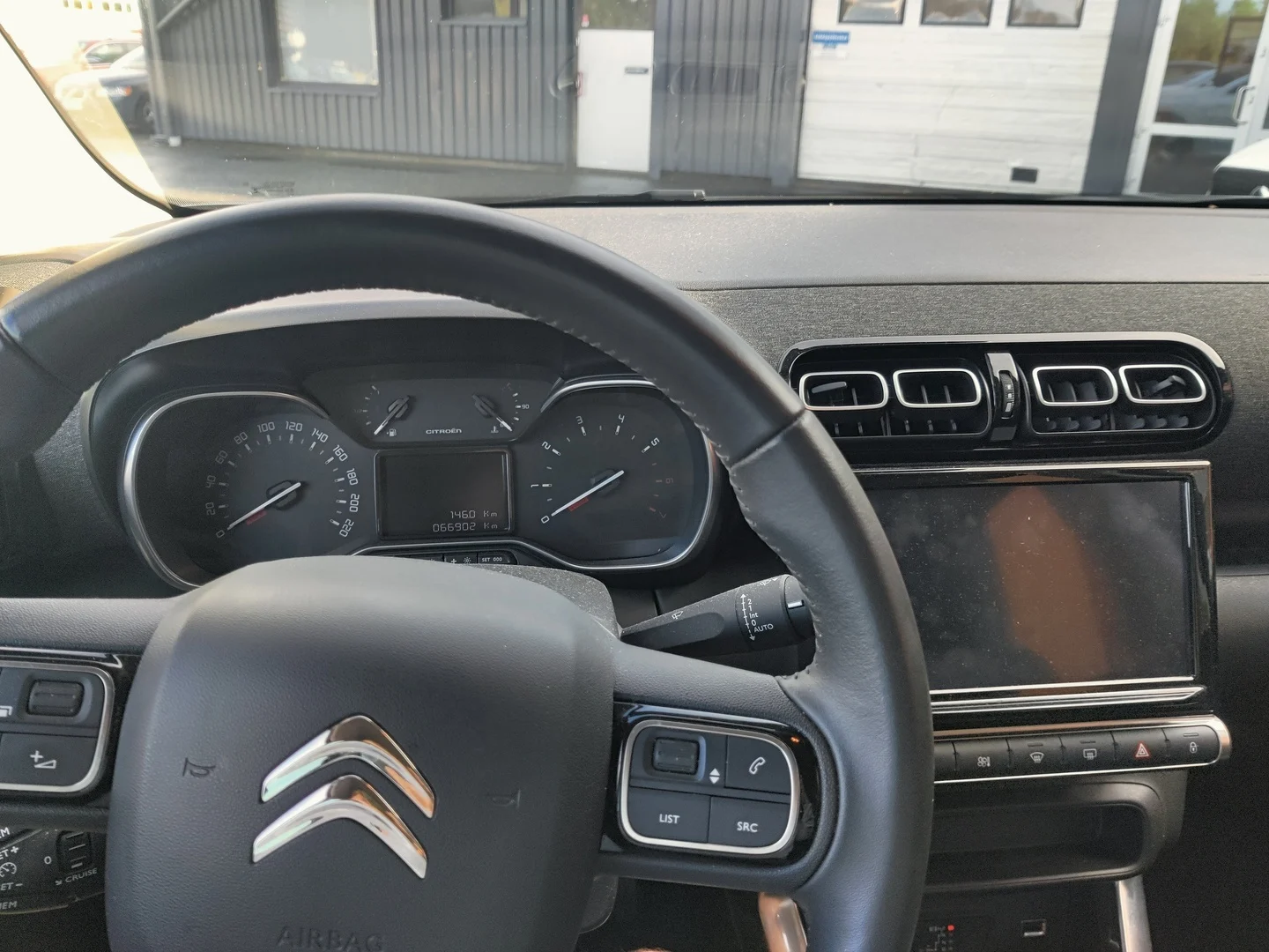 Car Image - 1VHpkU5oBKlw3xGPzK484f