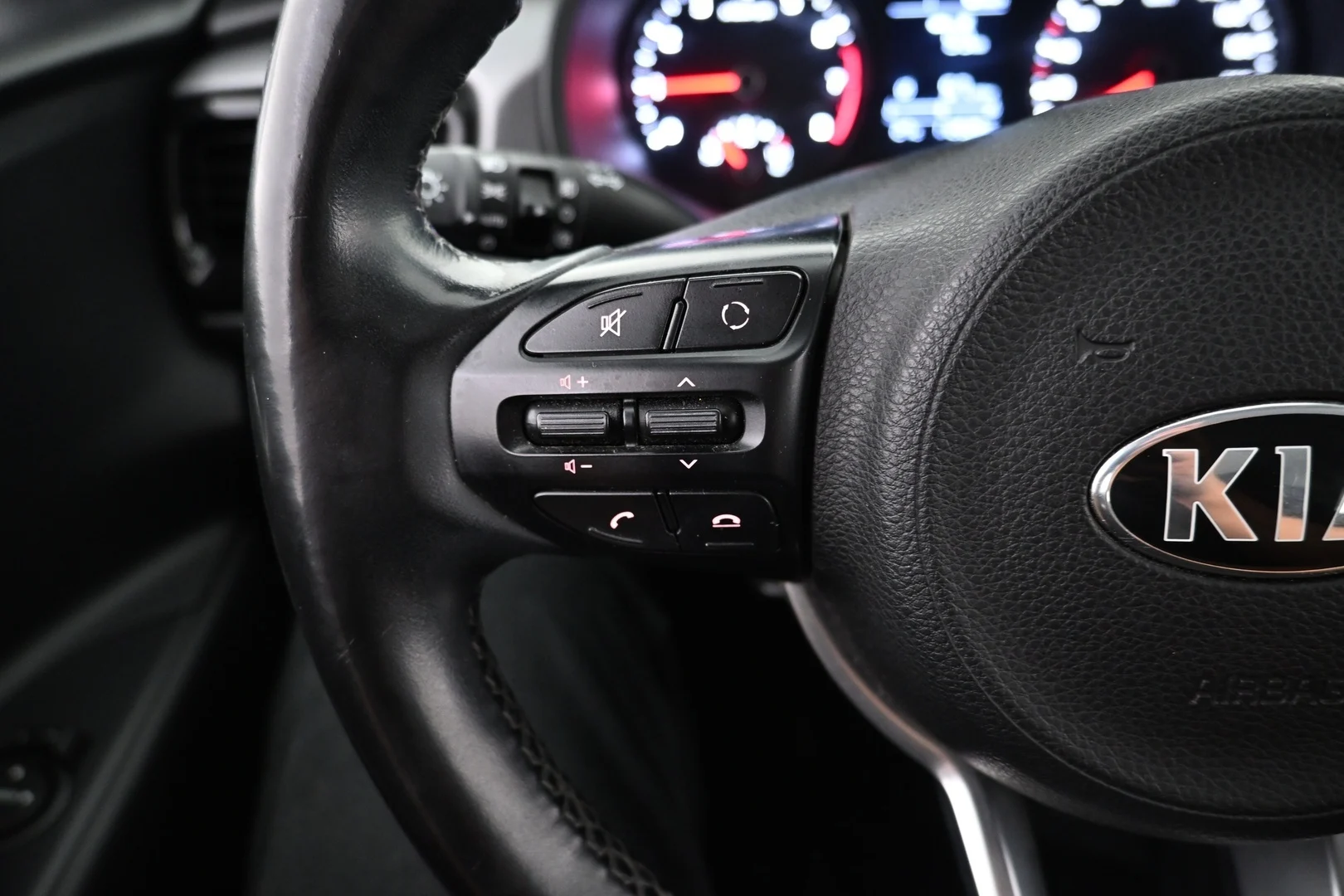 Car Image - qRmnxQs54oTBNyn8TorZa