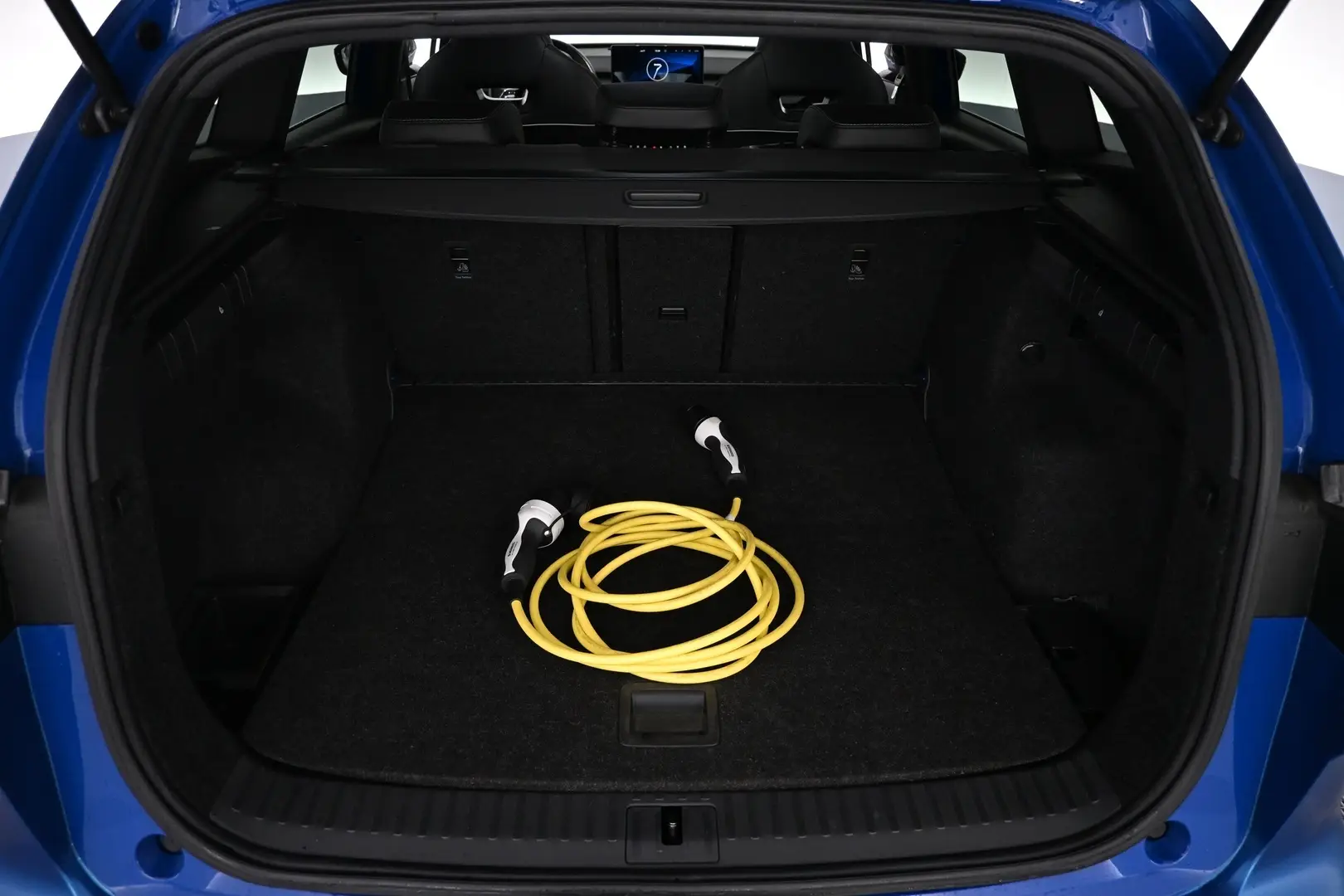 Car Image - 60cB9zzfq0iPbJJnD5TeIa