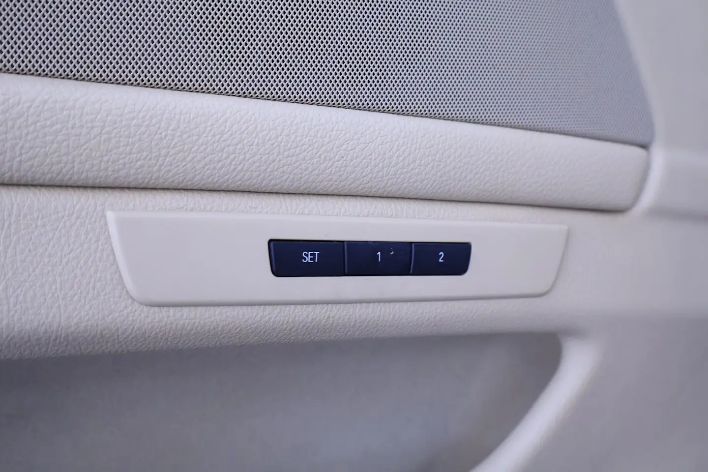 Car Image - 4ADxpjE6s96v1gNDWMPL08
