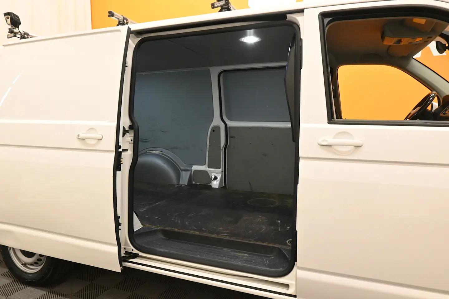 Car Image - 6it8i0ytXrQweLGH8gWAhu