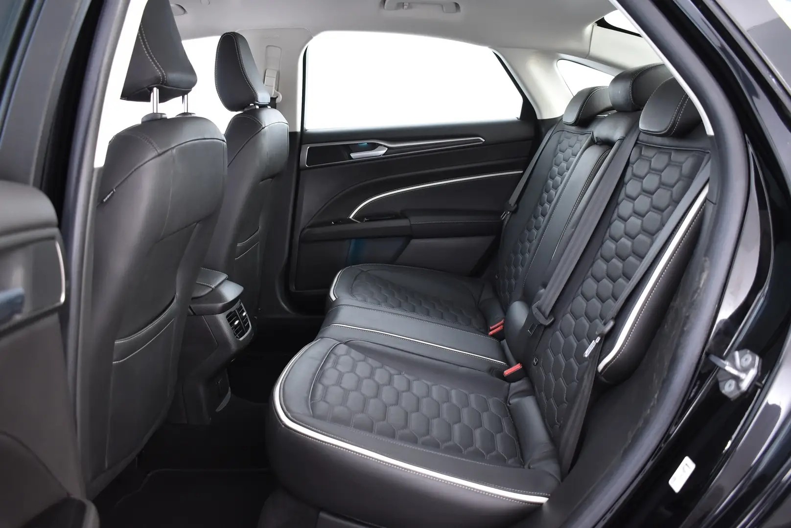 Car Image - J37JX0d9GIqPSzmJkN4bW