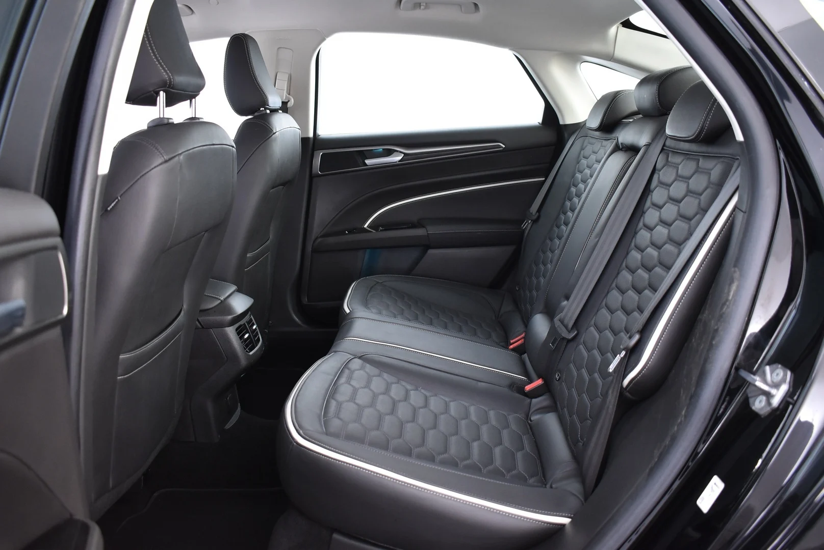 Car Image - J37JX0d9GIqPSzmJkN4bW