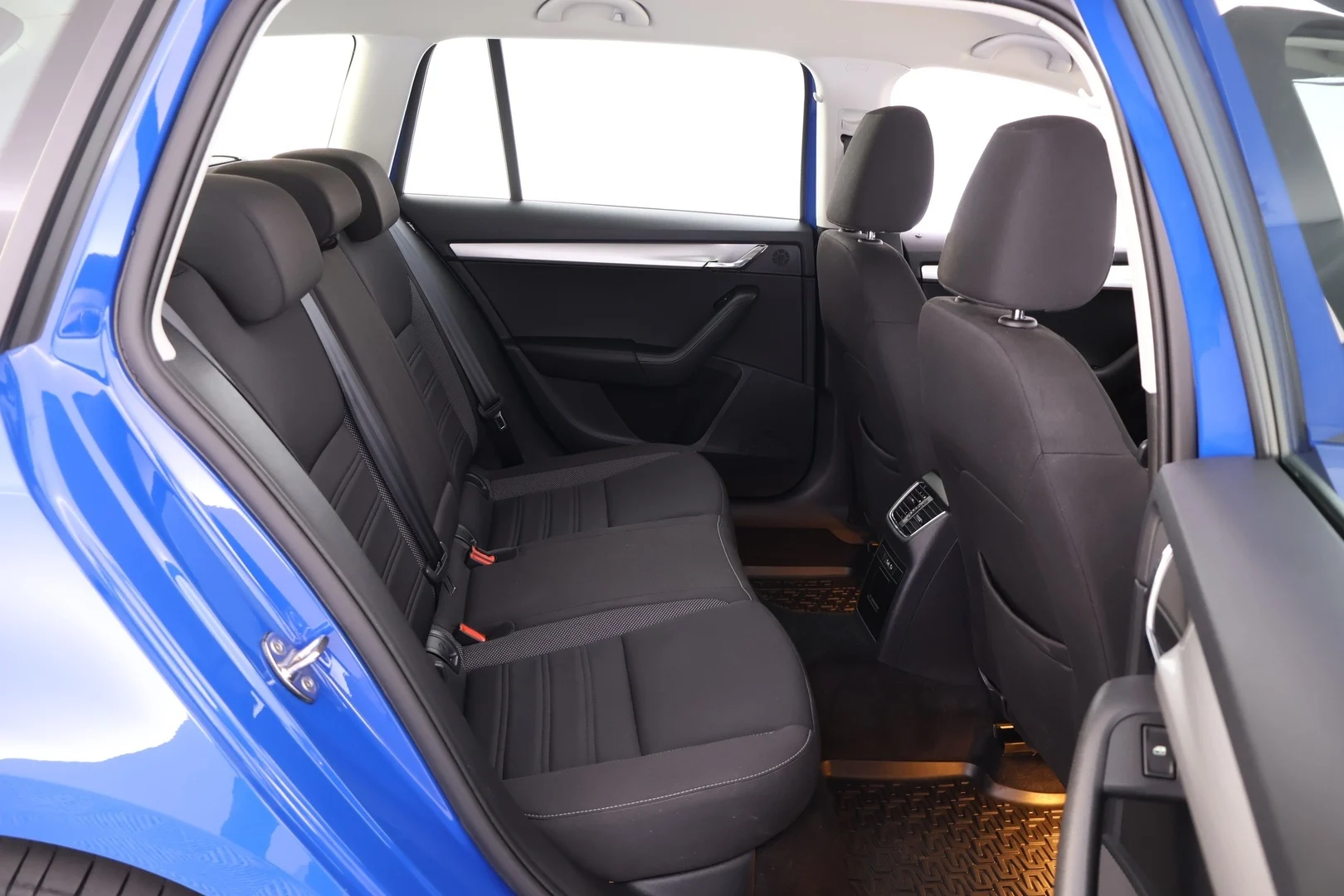Car Image - 4mv3Q1yeTFqBVsqpX577kL