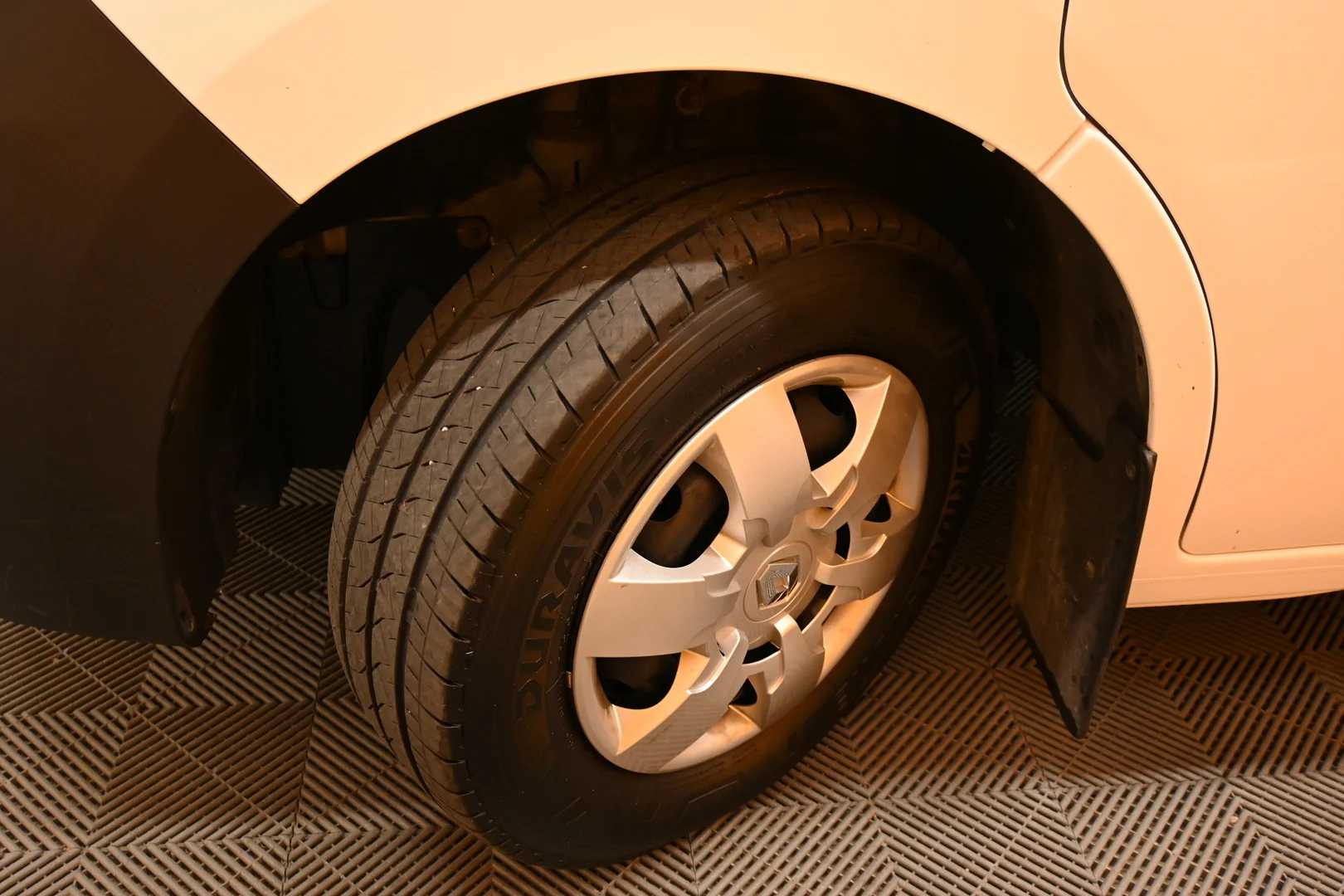 Car Image - 2qIXNSdCXGXkeHk13uRYDm