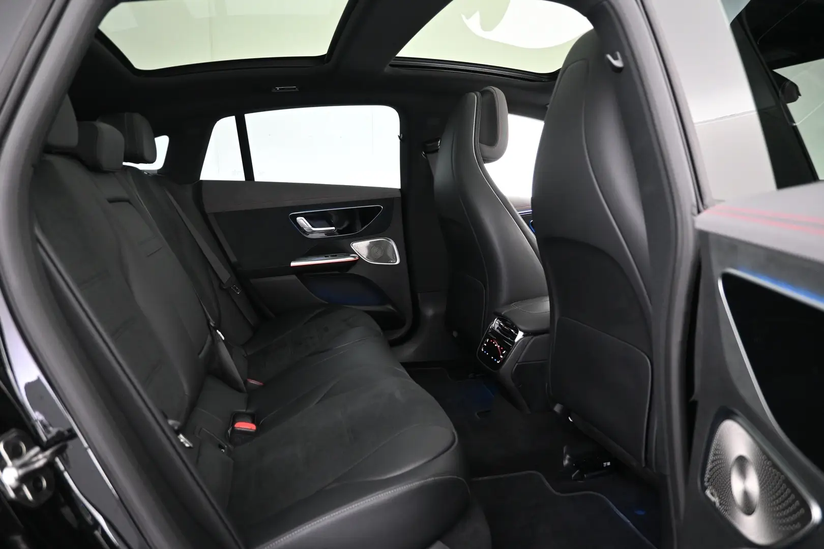 Car Image - YZsvKmSX3B2CfZTeS5uFX