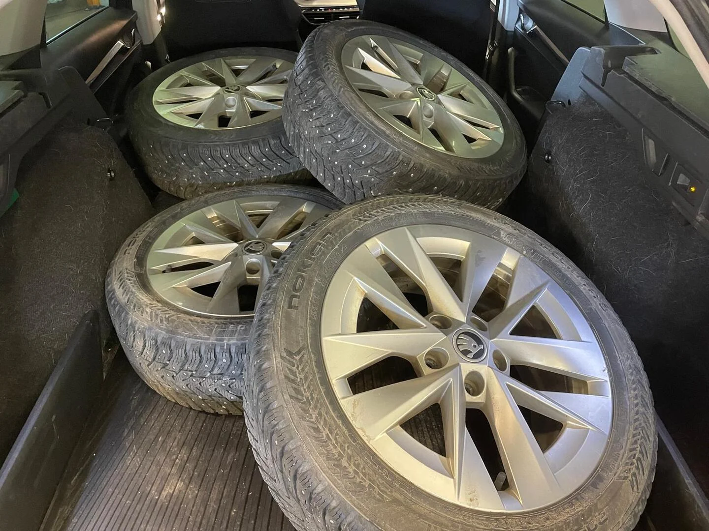 Car Image - dpZ0B7lB6gcwCu6tOOaRW