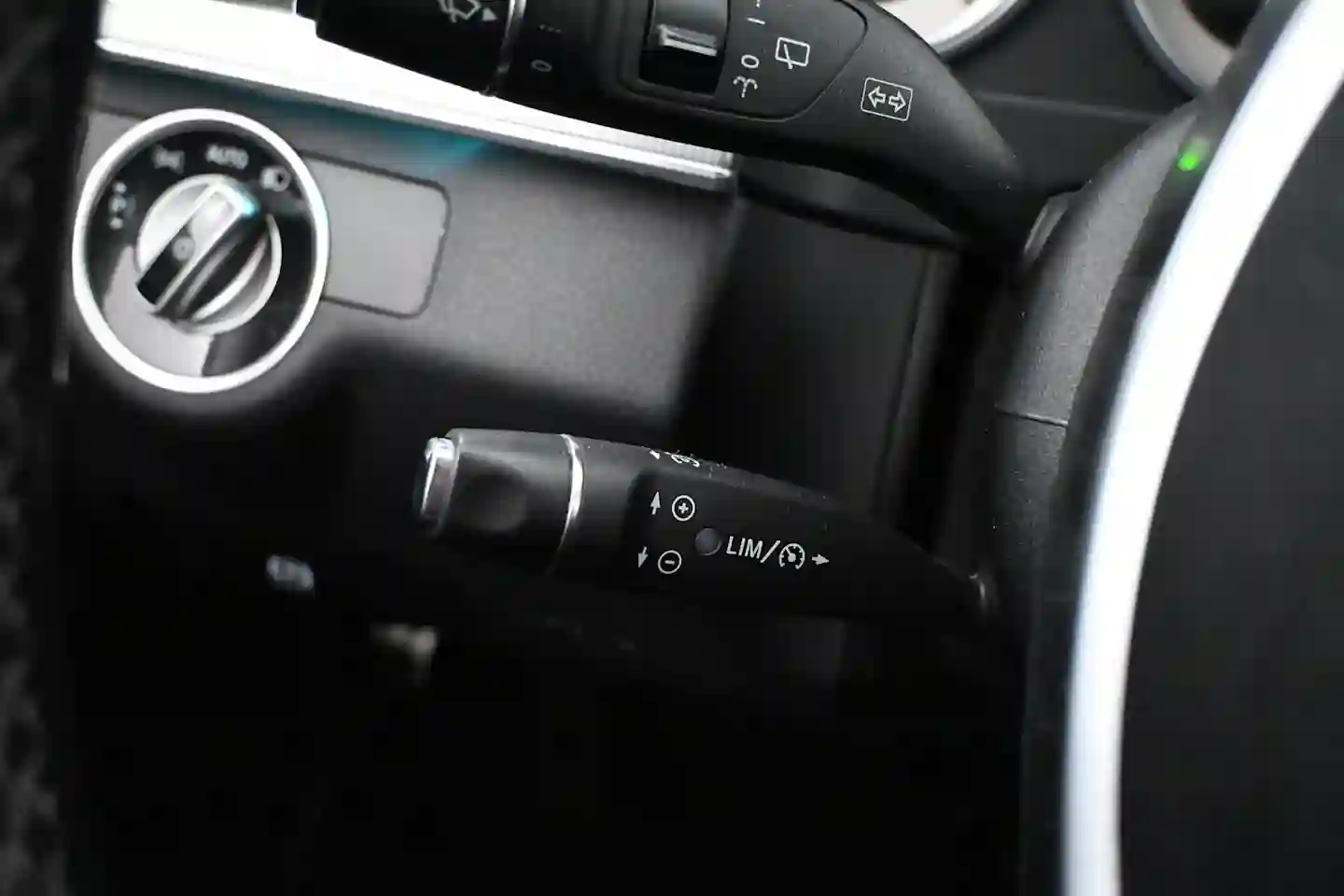 Car Image - 7bXLO9KgWYzr4WUhhiKOf9