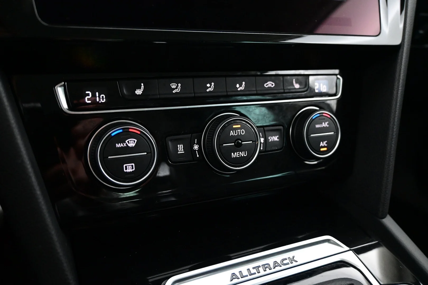 Car Image - Ri4h20Wo10jjigK9ZvtvQ