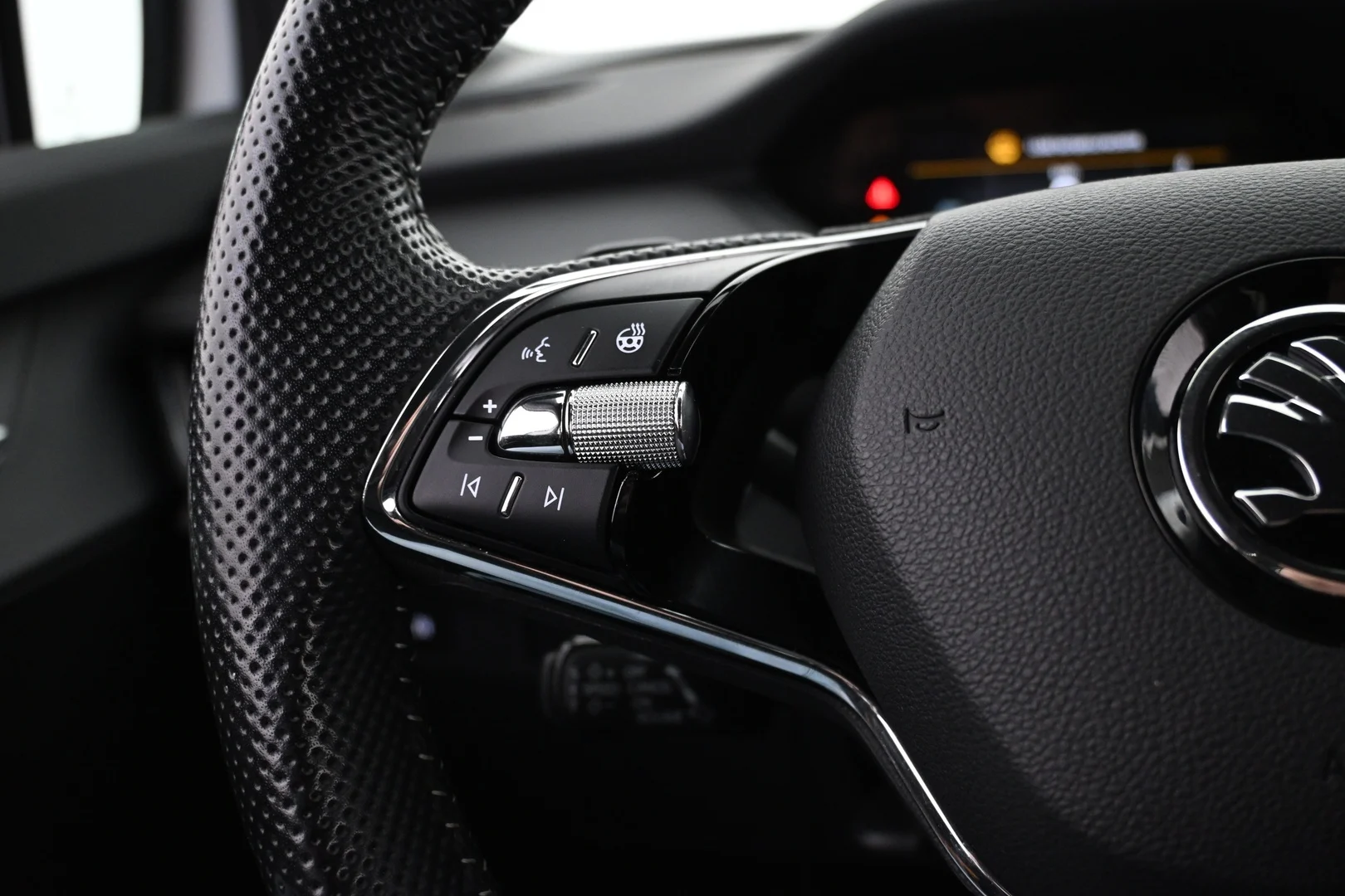 Car Image - 67f0P4Cwi2clHJnZLfDdLN