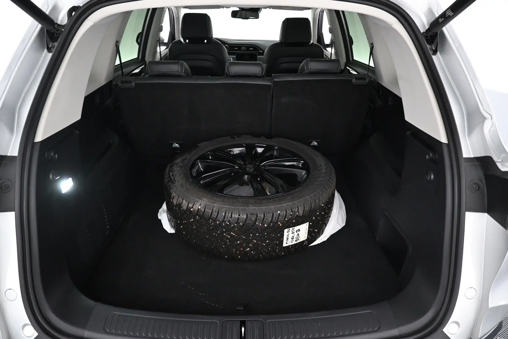 Car Image - 6XK3NVVQ3UneHgl9yrwk3