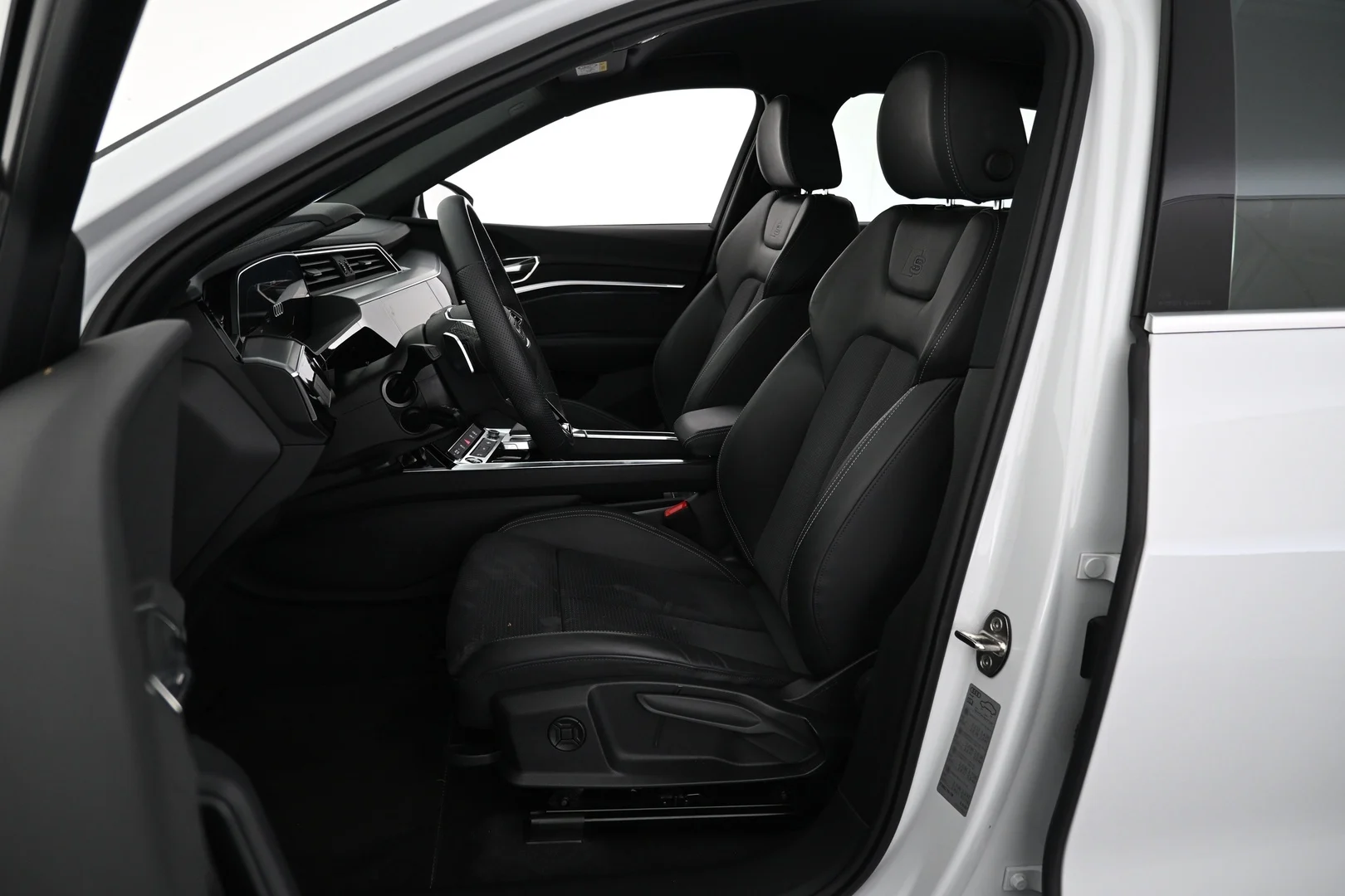 Car Image - T1KYOaHhWSF9HJmvUZSN0