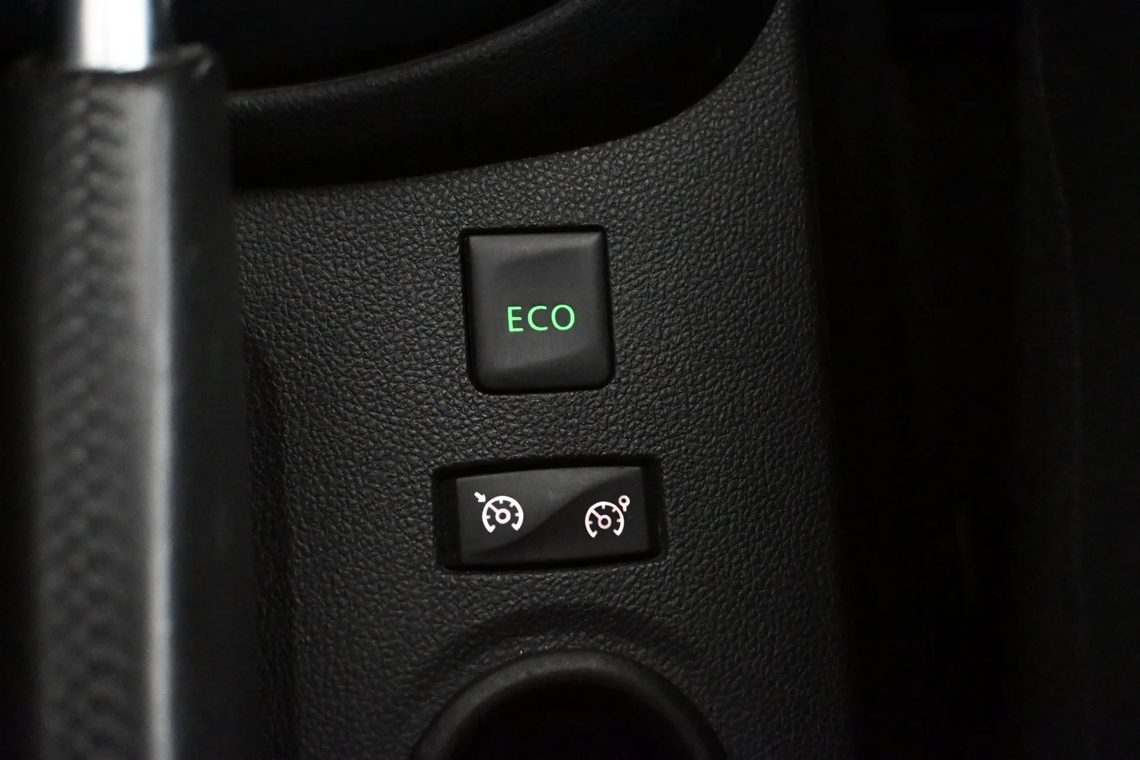 Car Image - 4qmMdd6M4VZymeqTog04Nv