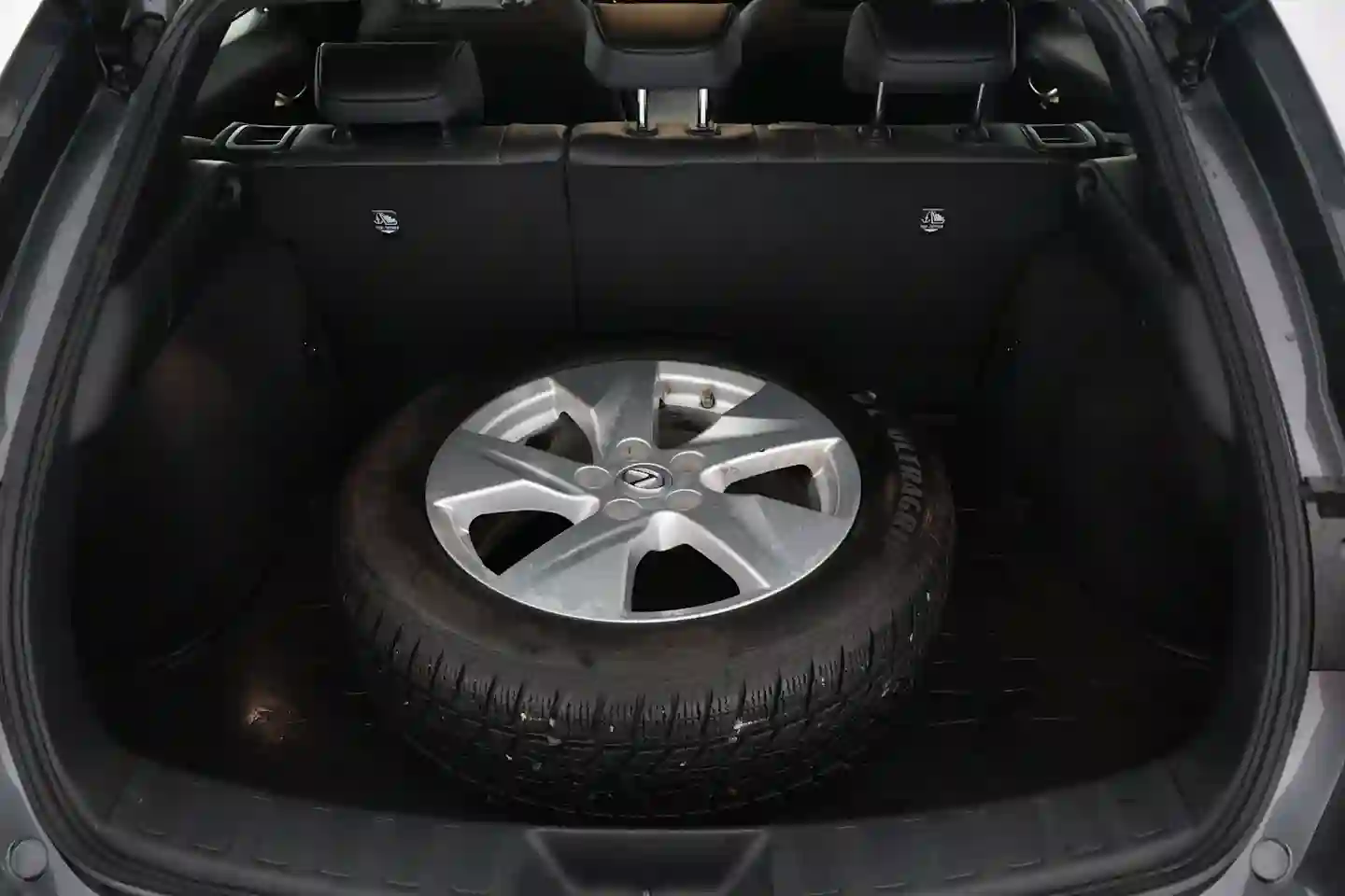 Car Image - 3Lxx1tuTk9mJaAMqc6ot8L