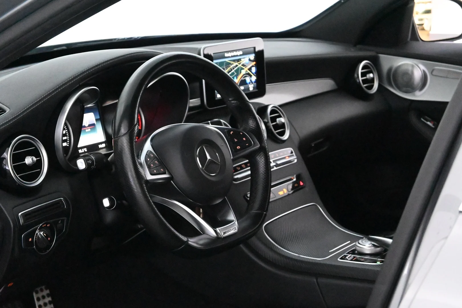 Car Image - 32pkXwHsruwF1wnhBdhBq