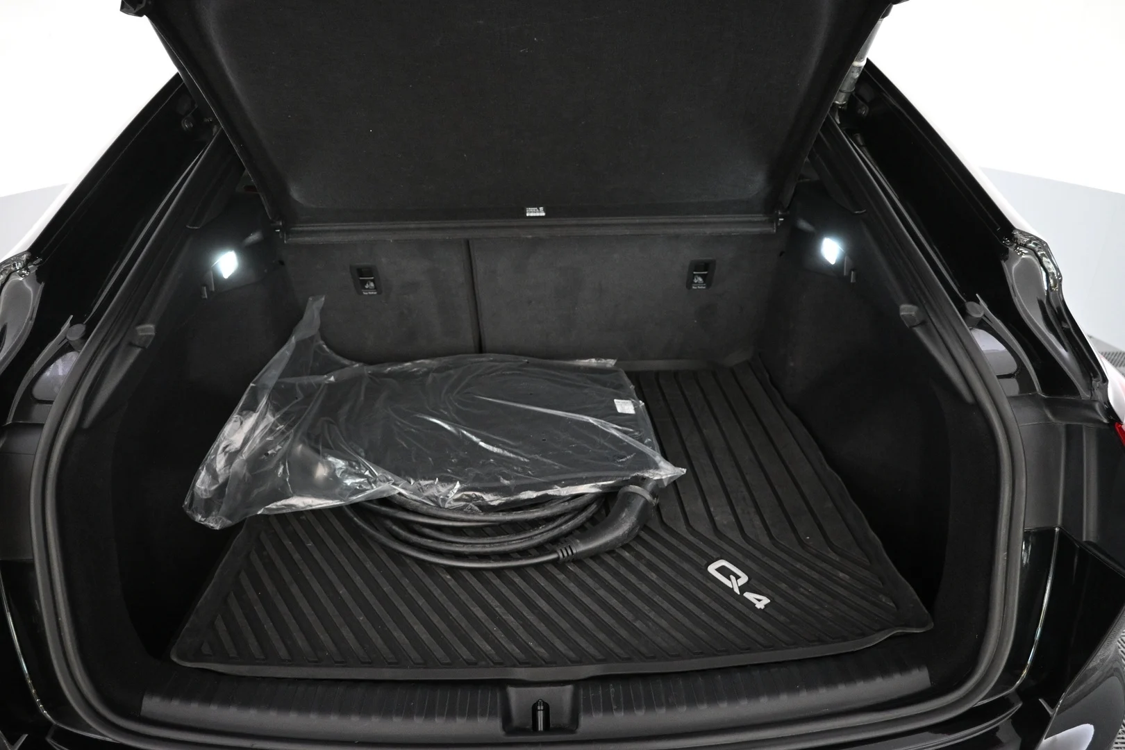 Car Image - 2bX5vKIBSfr9AujxOupn6l