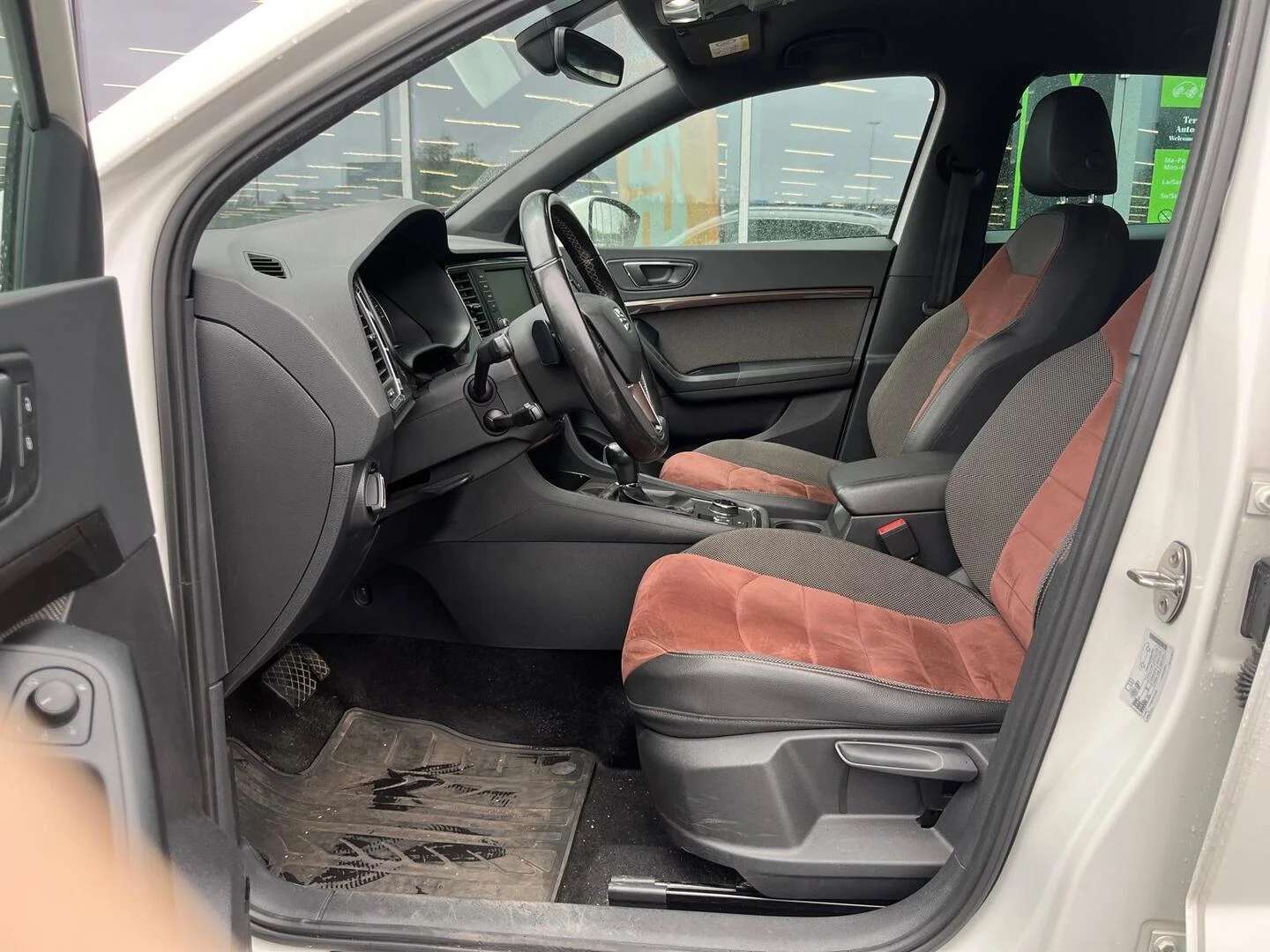 Car Image - 4NYdjstmCbG4XJ48Cqe7Gh