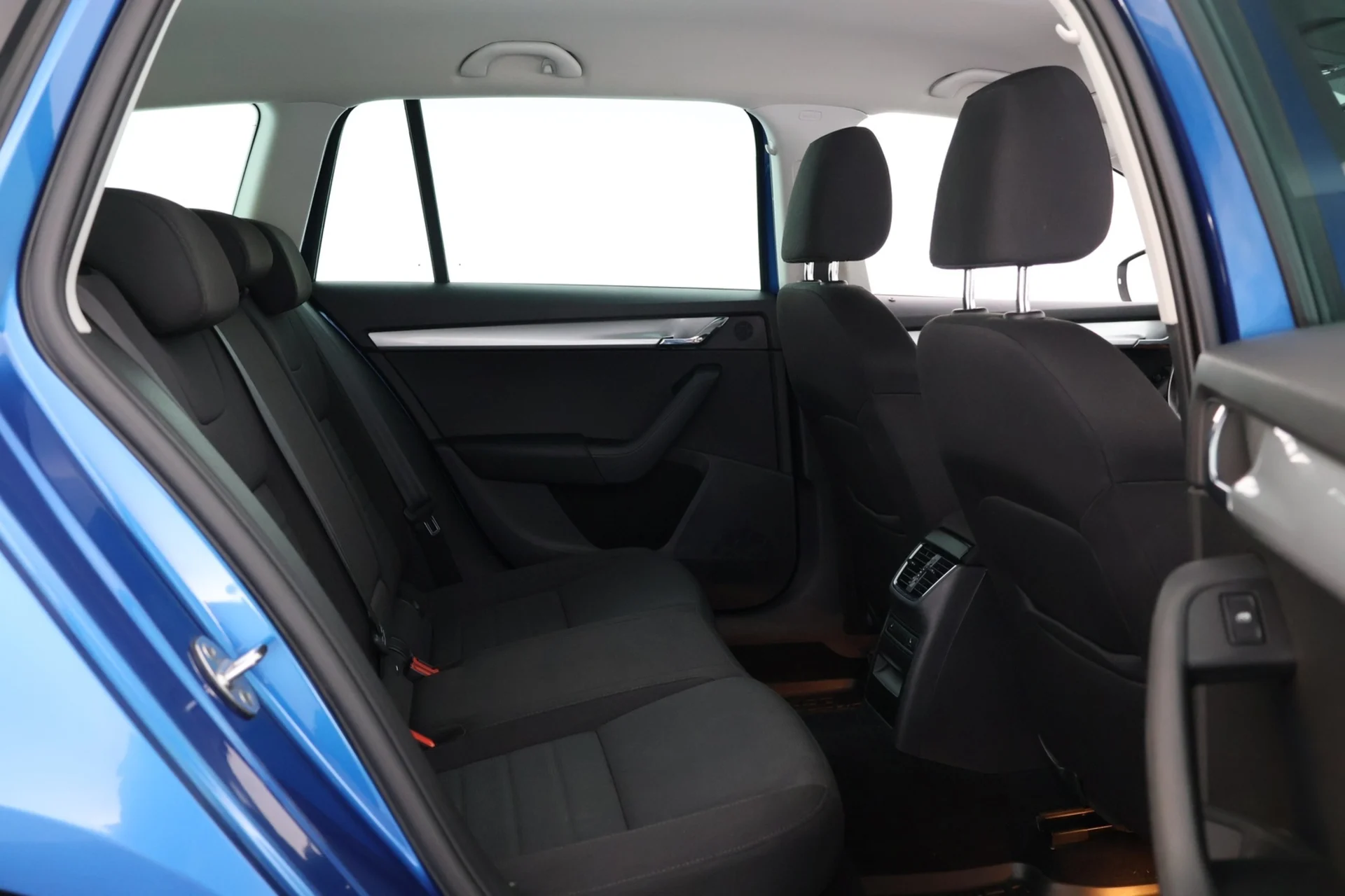Car Image - 5d3DmBkHpGtMm97IlXWPUr