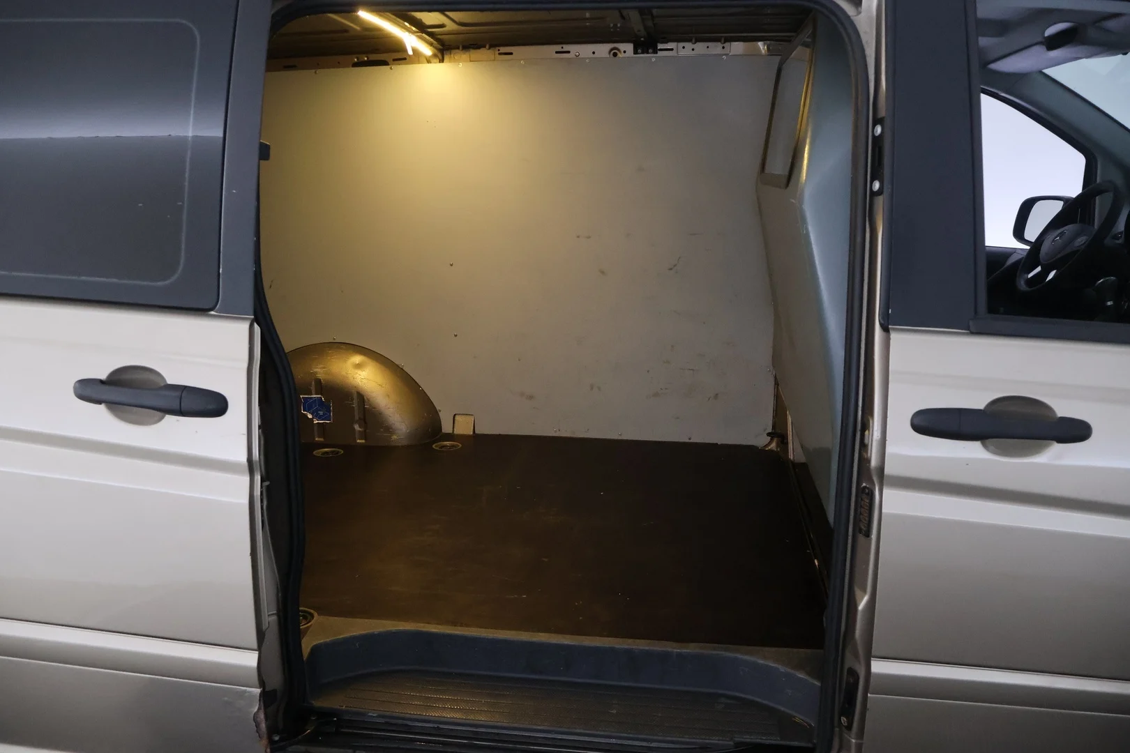 Car Image - 5v5NKyQSmq4sIOVHLGU6cL