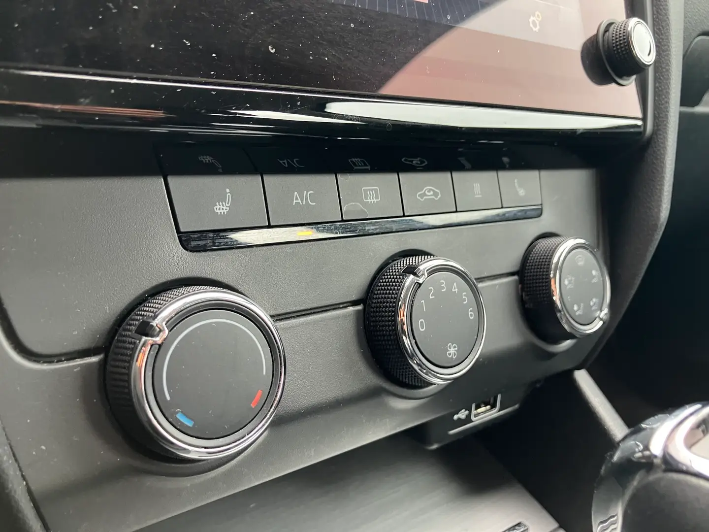 Car Image - 4IYAlPh2Bmz0a6QzDiIAz1