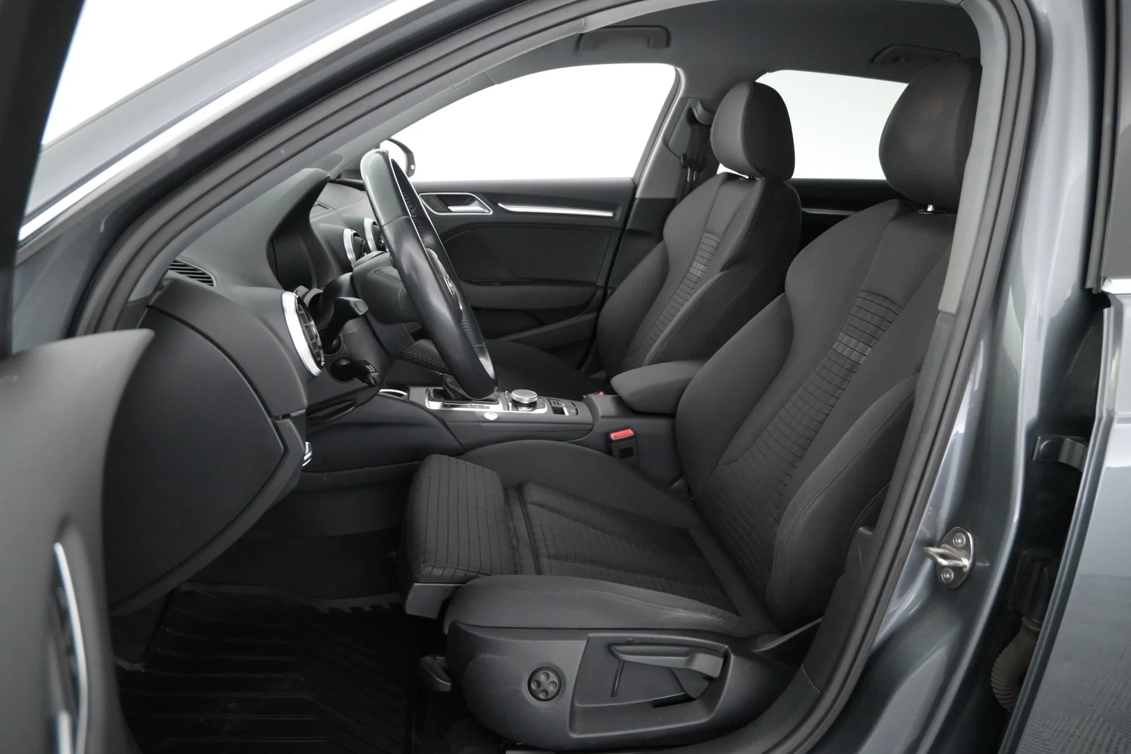 Car Image - 2kvzZBTPAZr8dDlwpZAtiB