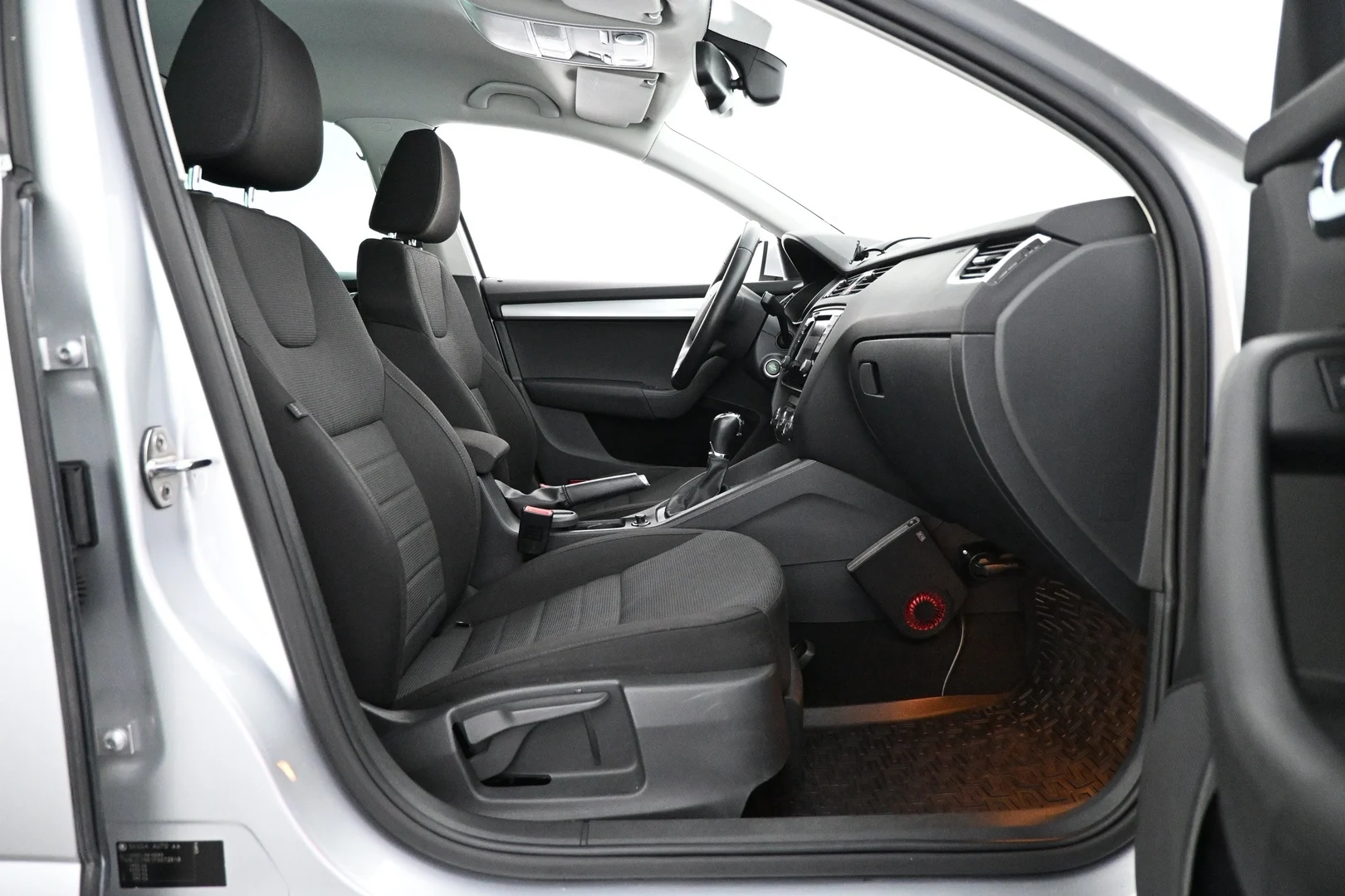 Car Image - 2O465bzTesB4YhpZYDkYqI
