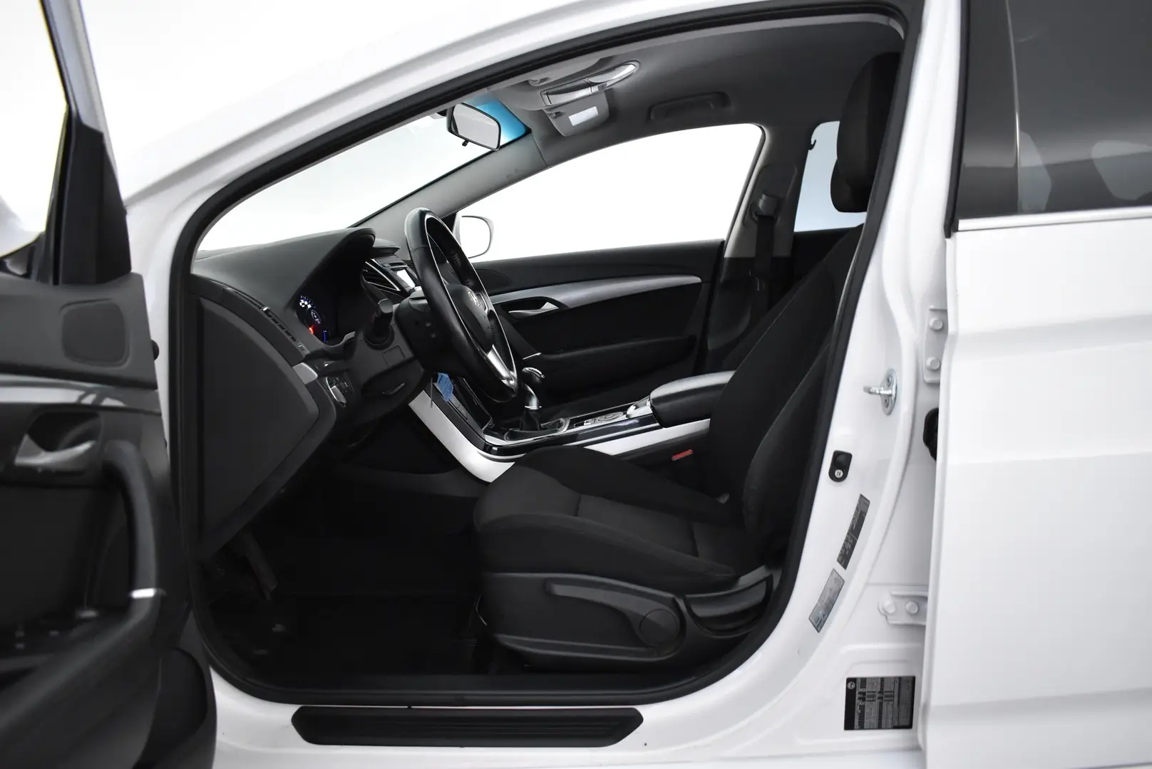 Car Image - 3Bk0uDz8ugWD73KE0cAIgG