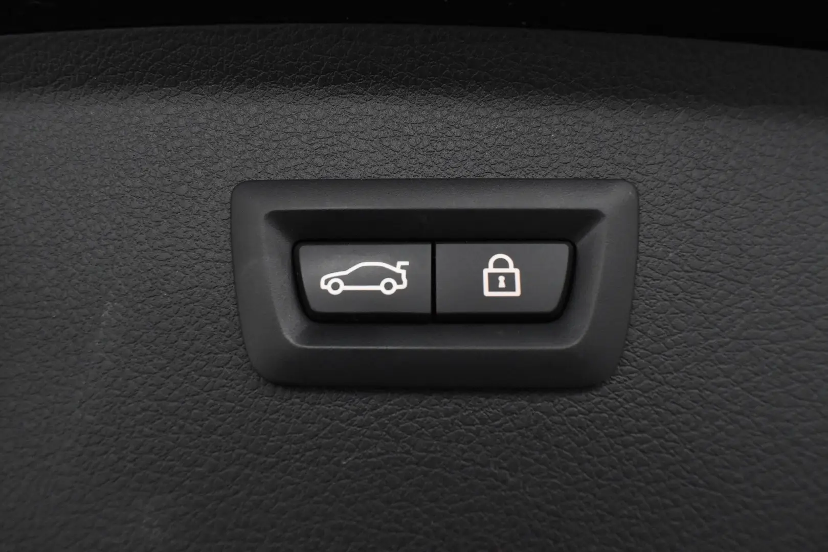 Car Image - 1jF1SrMTVBGobDWEWvVhKE