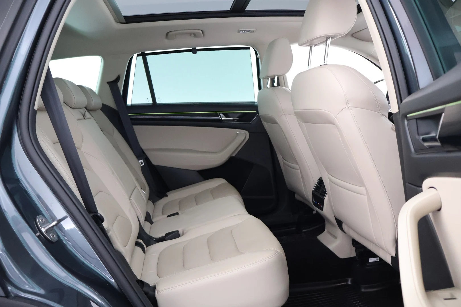 Car Image - 38jwPG4WIT9iSGSs9ddyEW