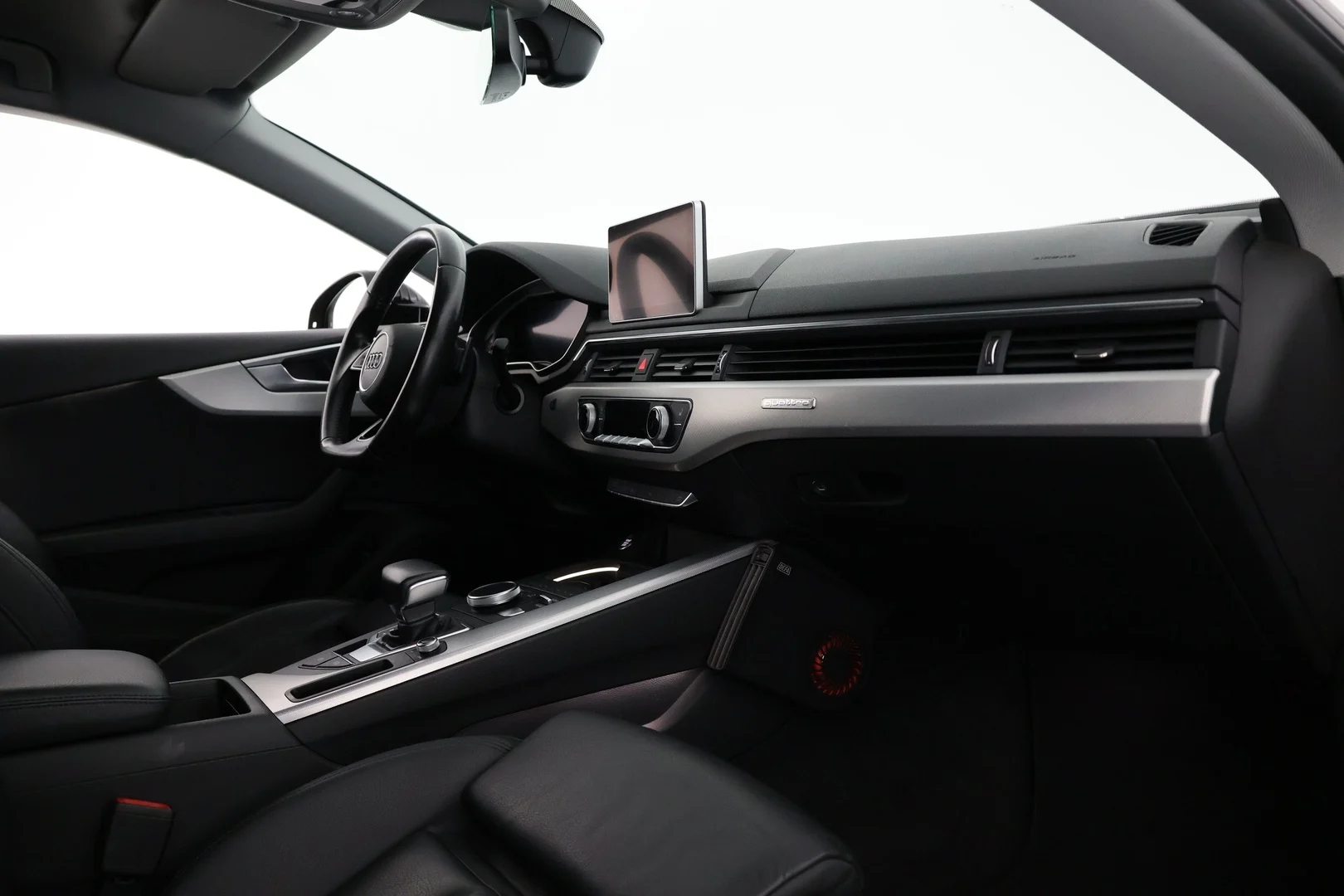 Car Image - 2zRhf1gnBGsXAWXyhfVOso