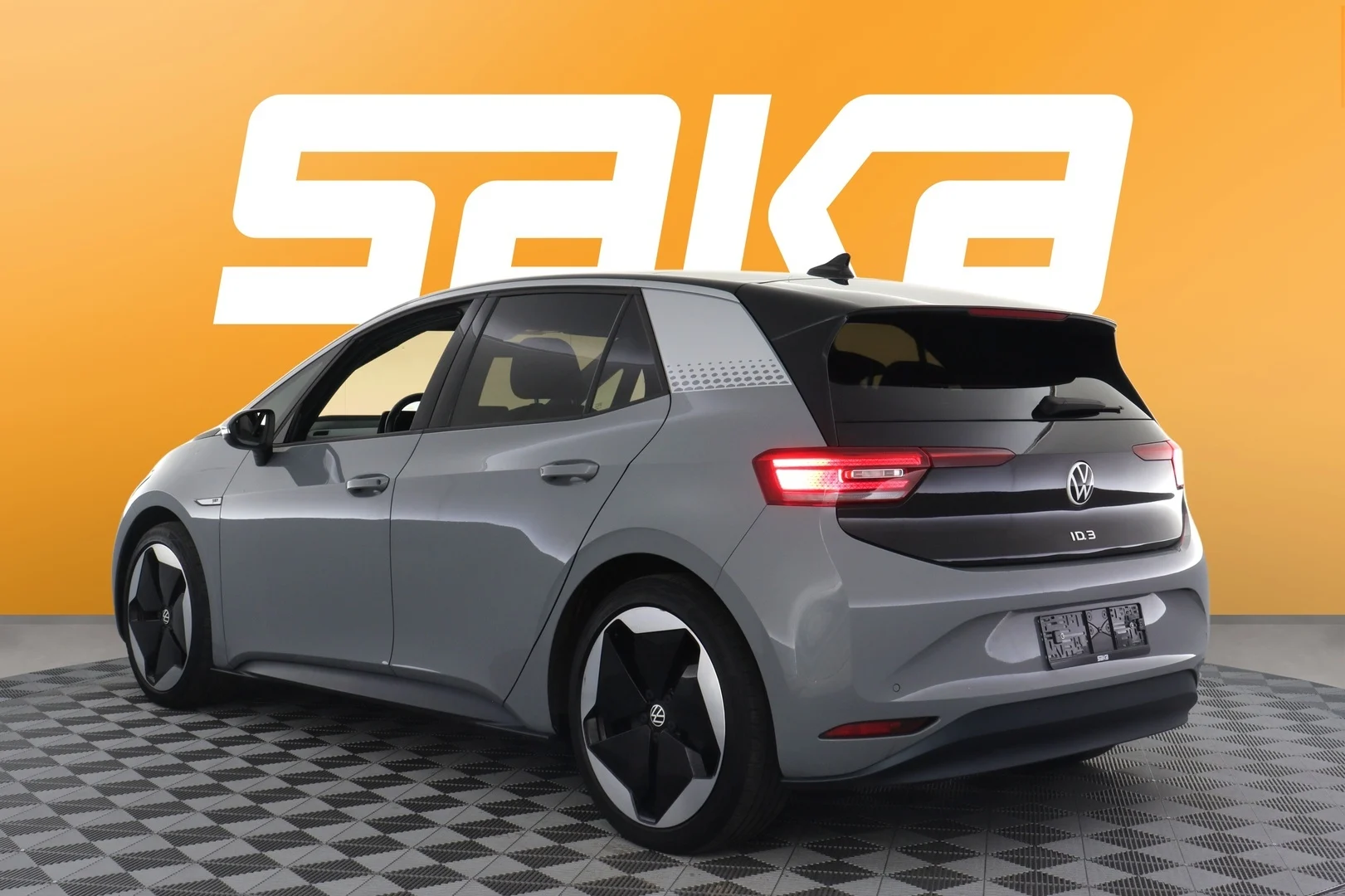 Car Image - 215oLSw6YMJi9qxGmAItBa