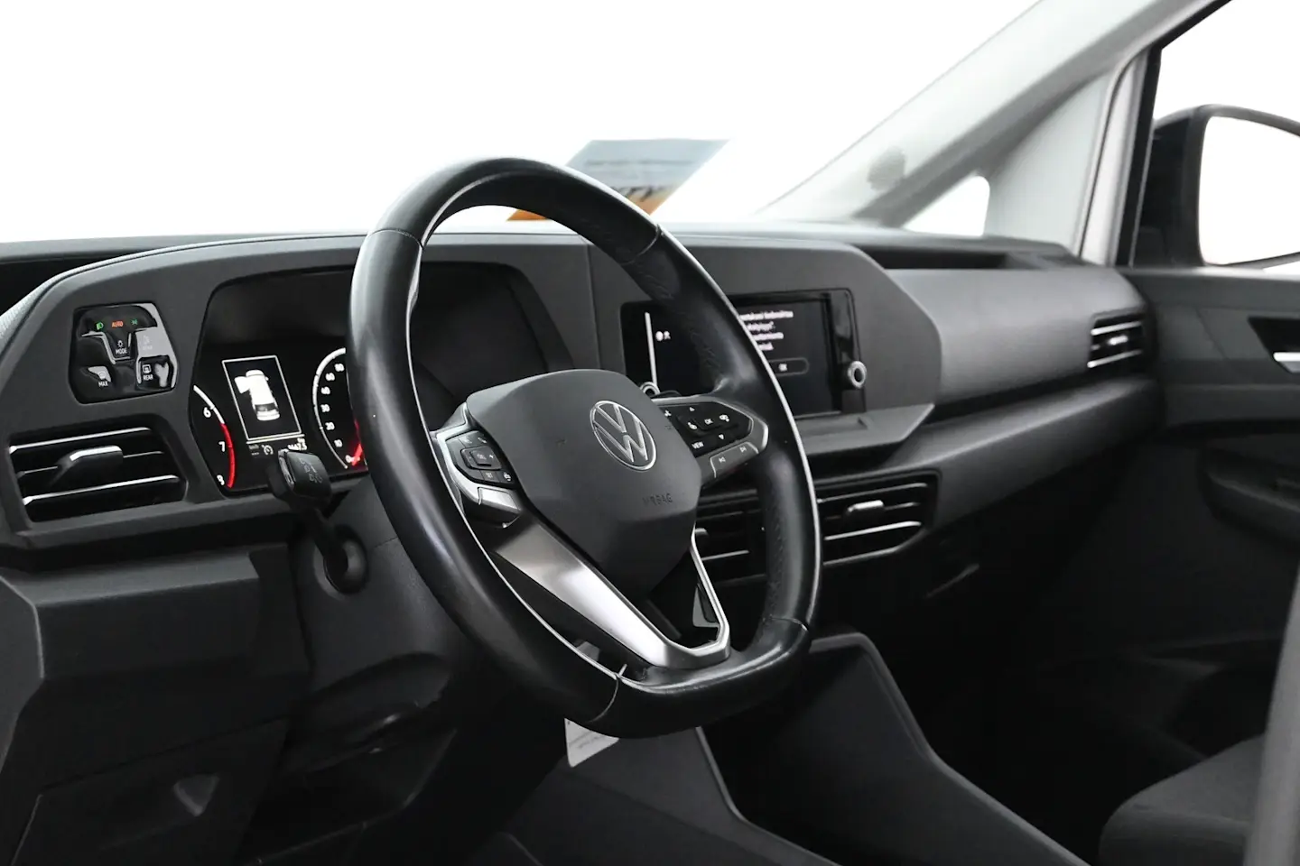 Car Image - 1Yq5mimrnCFRGzukW3lQU7