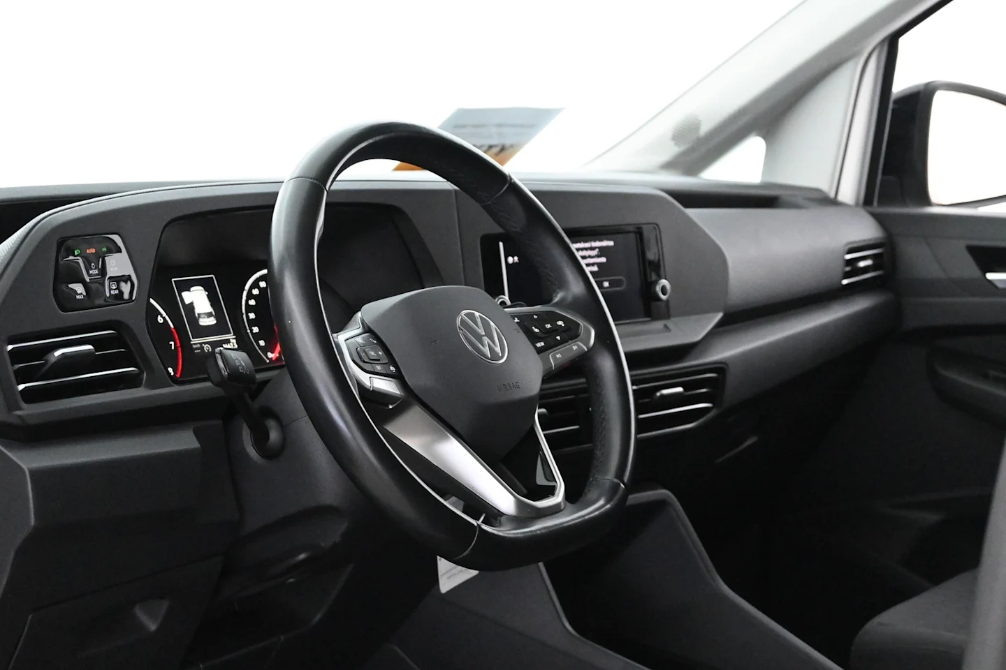Car Image - 1Yq5mimrnCFRGzukW3lQU7