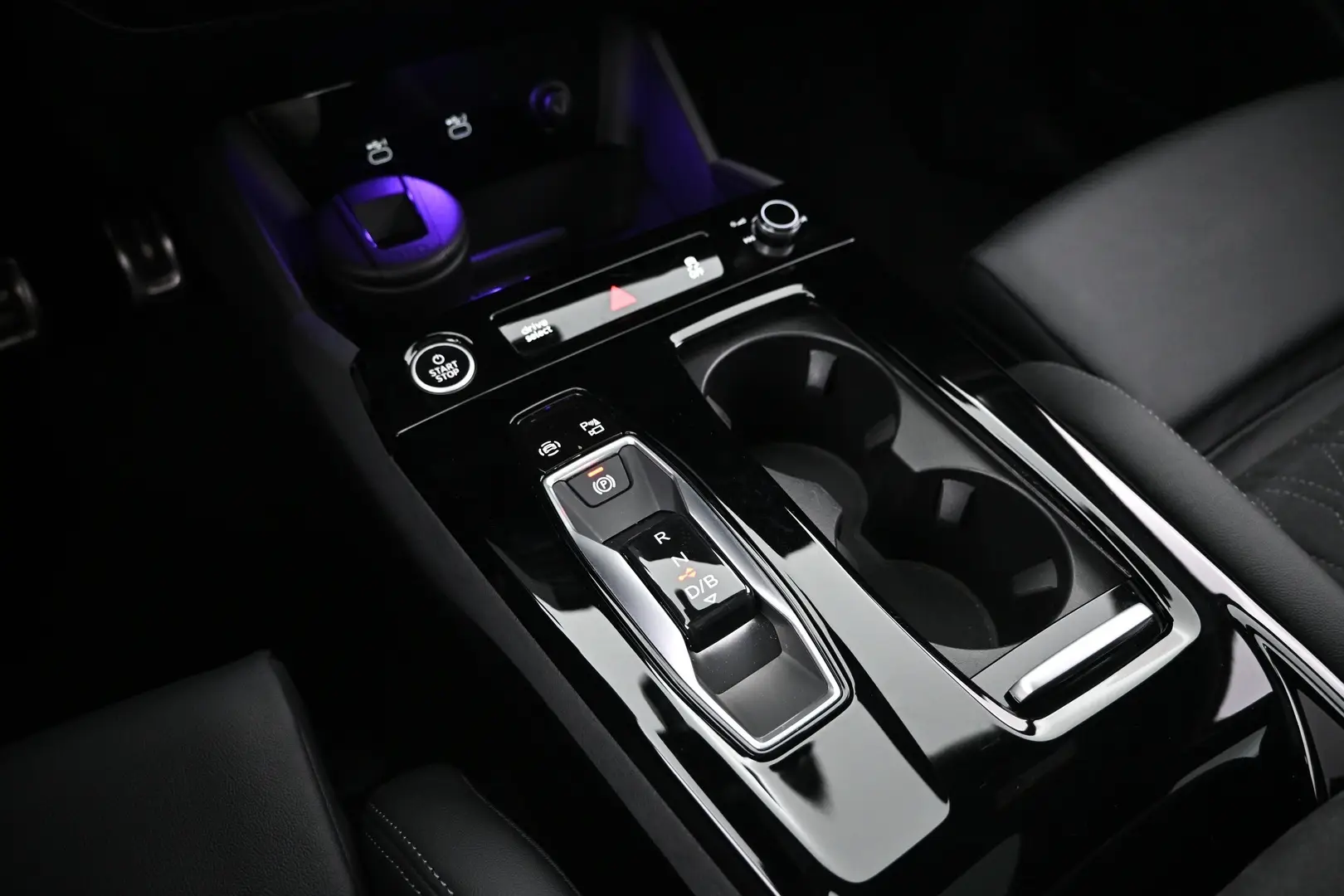 Car Image - 2PmQDPxTbVFuWeDB28MB4F