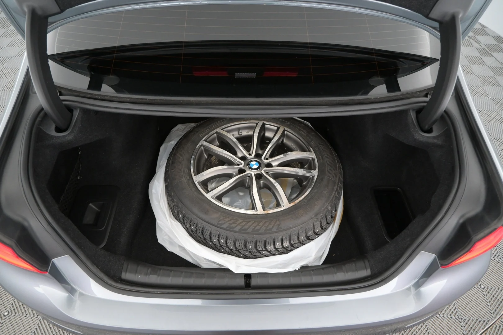Car Image - 2aXhZLT1n7gVr9fZ1hINf7