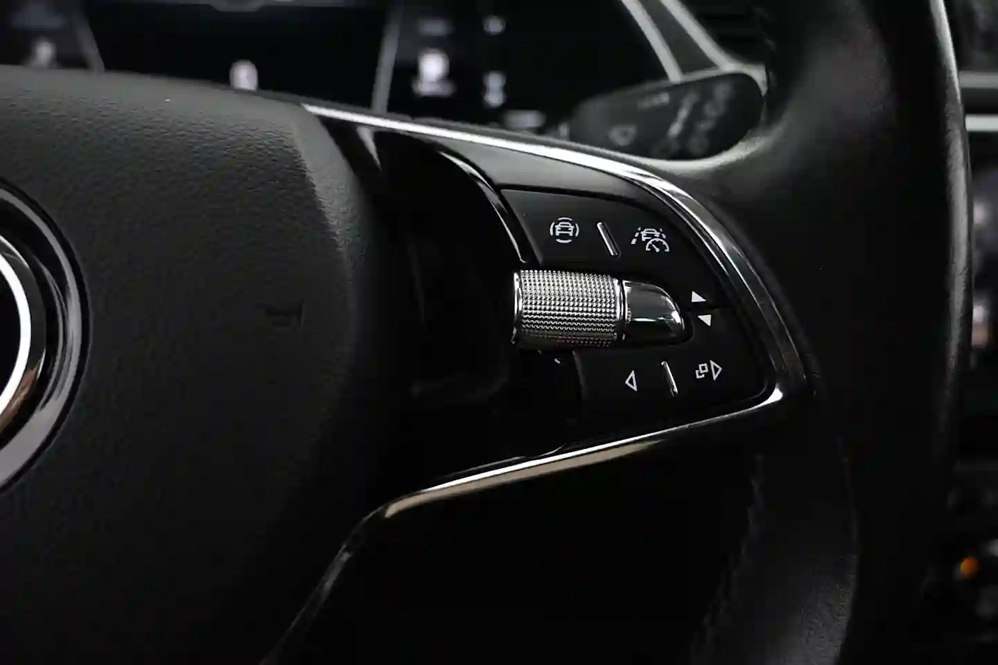 Car Image - 1hTWXRO9i0JH1CttTJJFt3