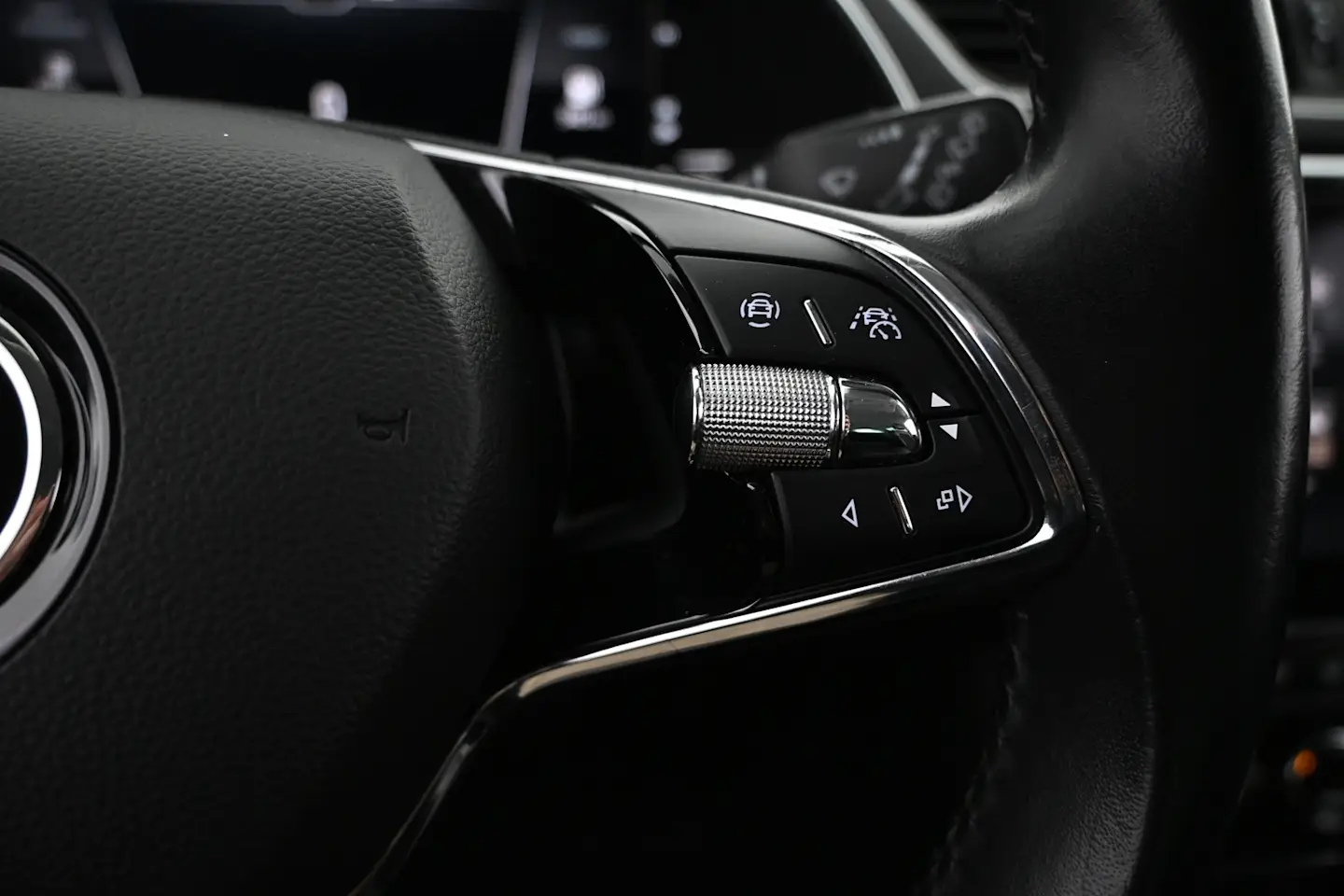 Car Image - 1hTWXRO9i0JH1CttTJJFt3
