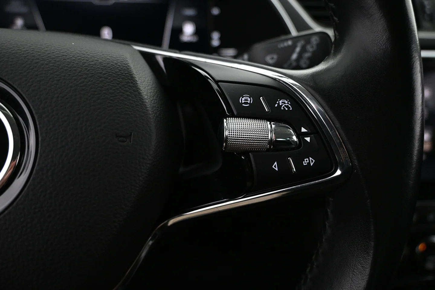 Car Image - 1hTWXRO9i0JH1CttTJJFt3
