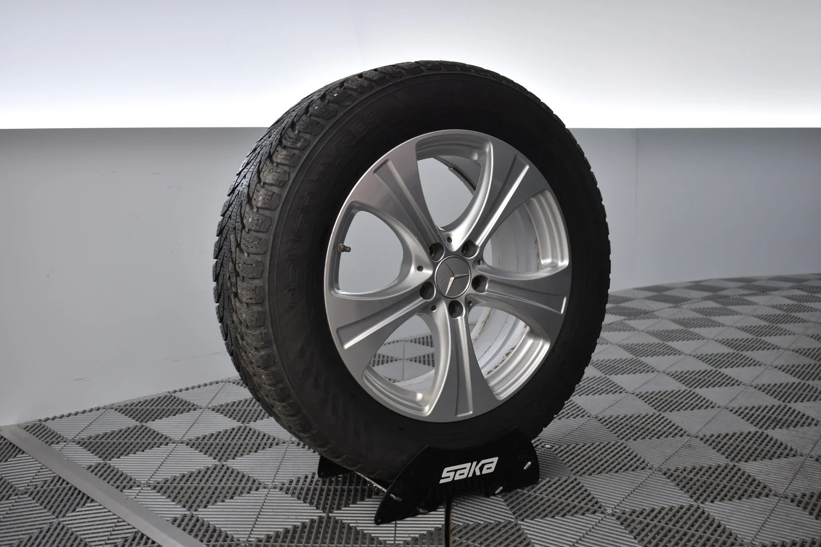 Car Image - Yl7aSWTRHJaisY7GTPGI1