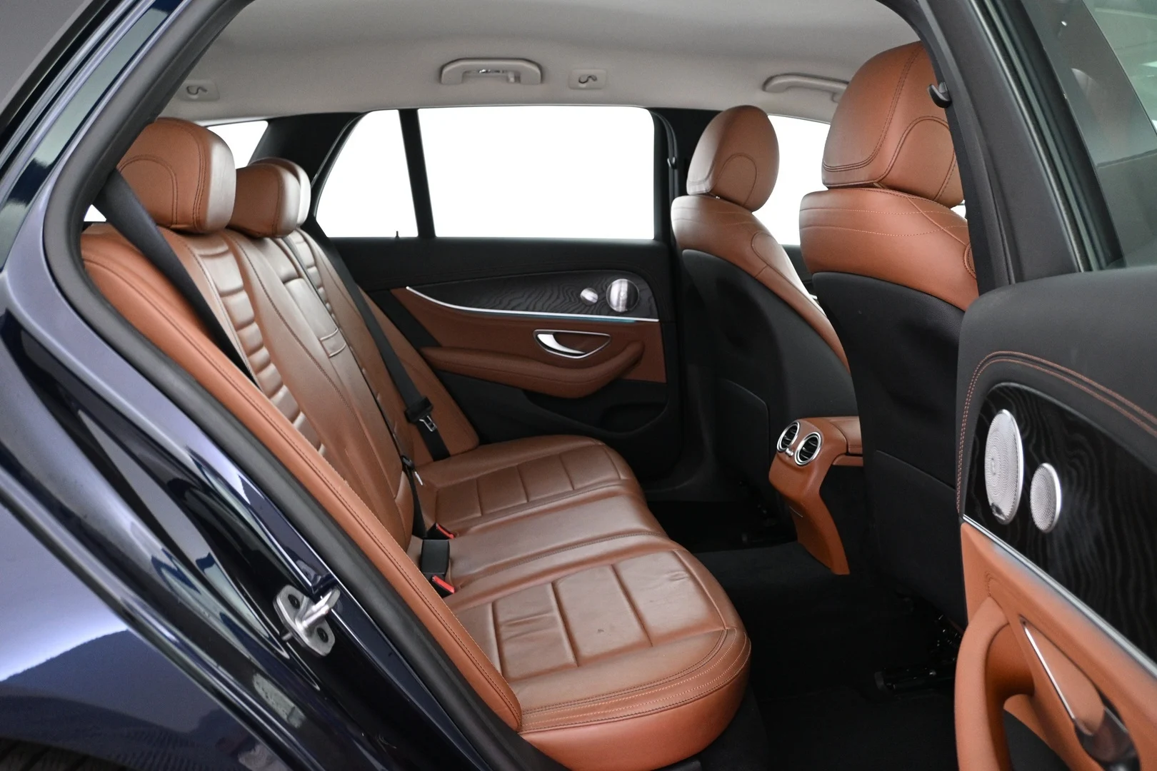 Car Image - 2beThZ2RBVbhfVoxBgBshF