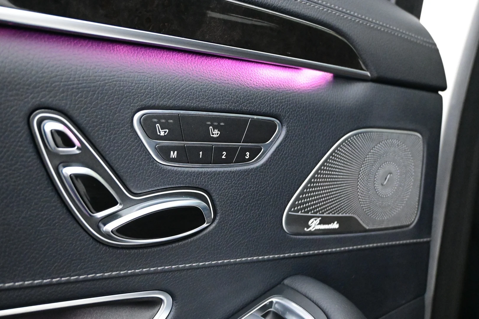 Car Image - 4c4jE64fY05p7G6Xi4DfGB