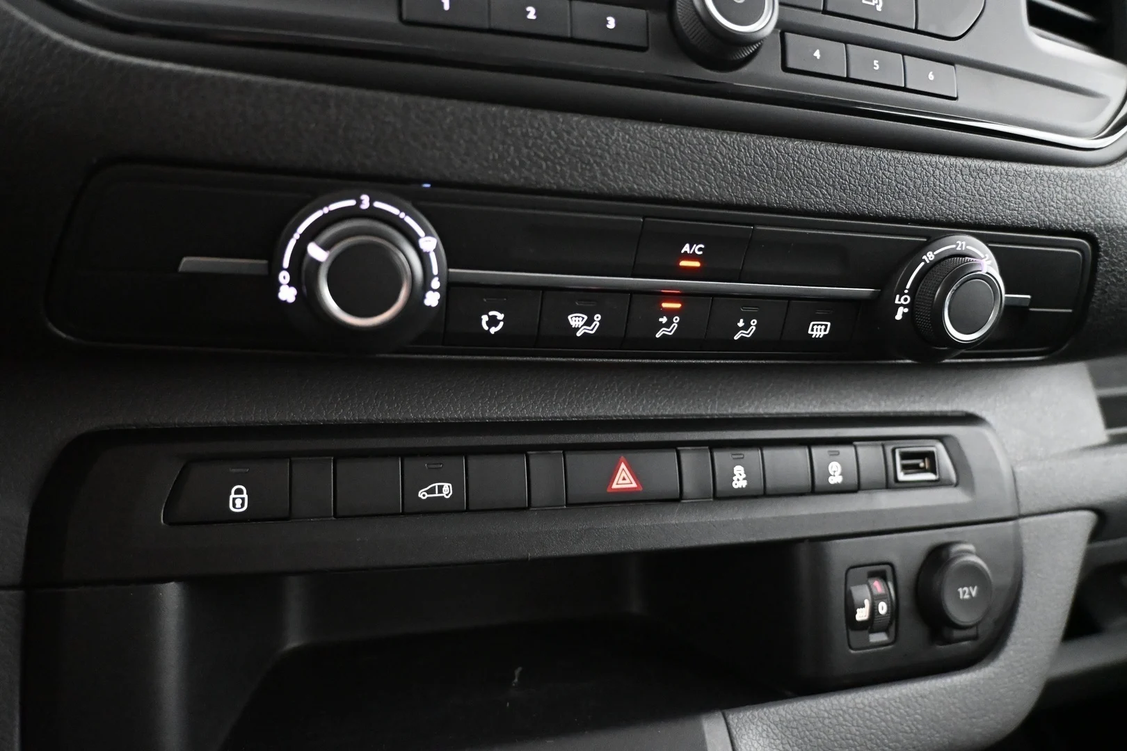 Car Image - 4kqRQgfX8w5VcgwbRb7byV